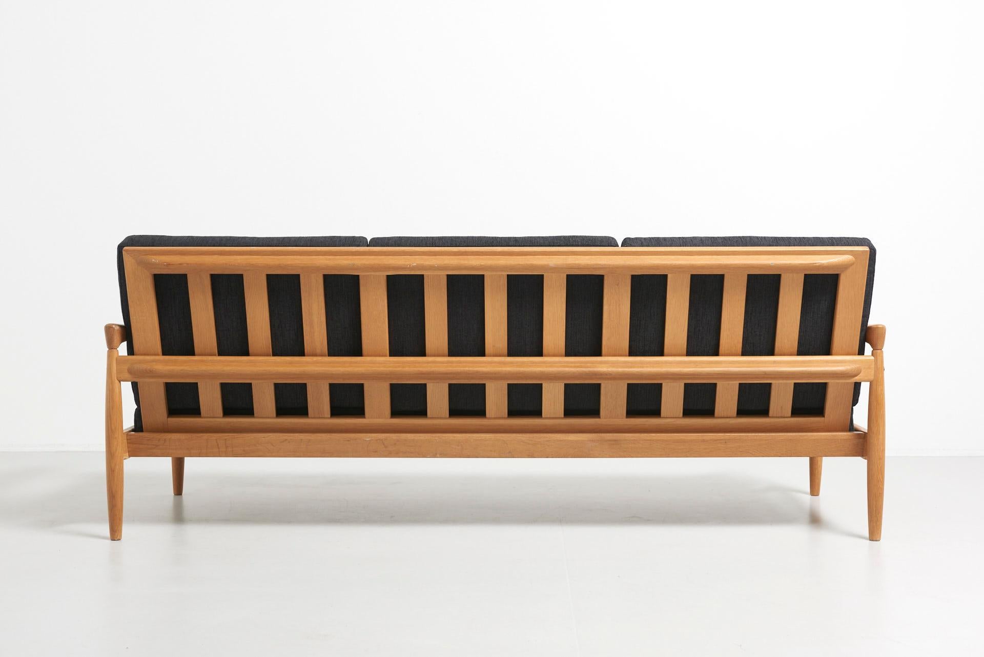Mid-20th Century Oak 3-Seat with Black Cushions, 1960s