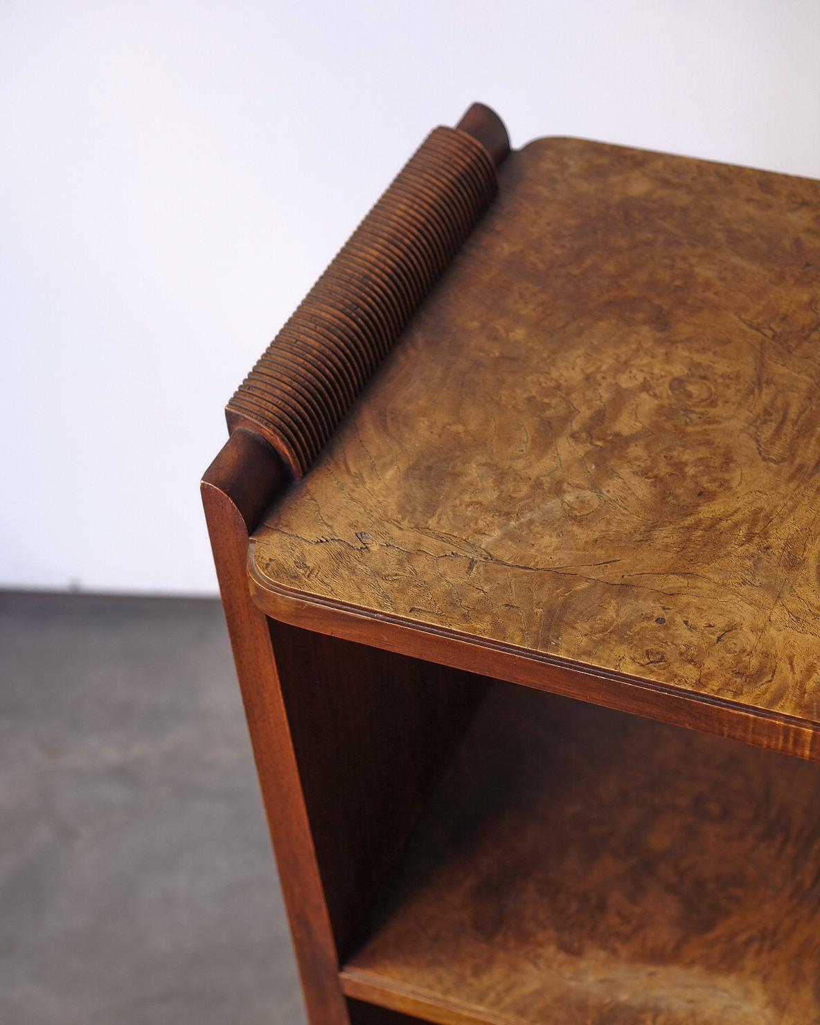 Oak 3 Tier Shelf In Good Condition For Sale In New York, US