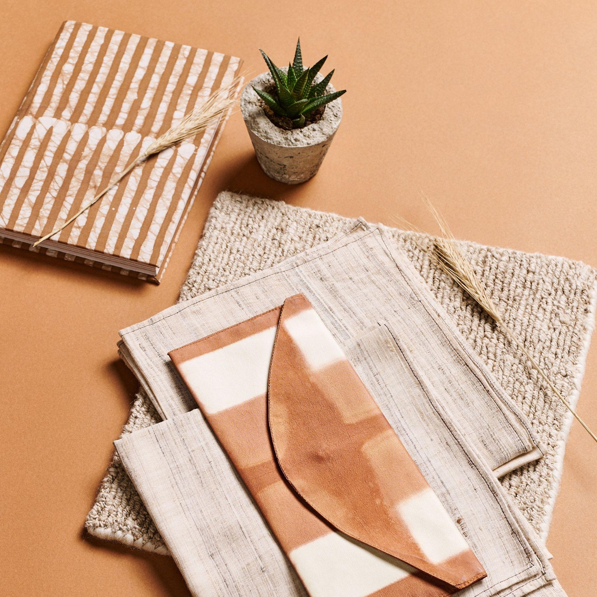 Oak, un journal artisanal fait à la main et sans déchets avec du papier fait à la main Neuf - En vente à Bloomfield Hills, MI