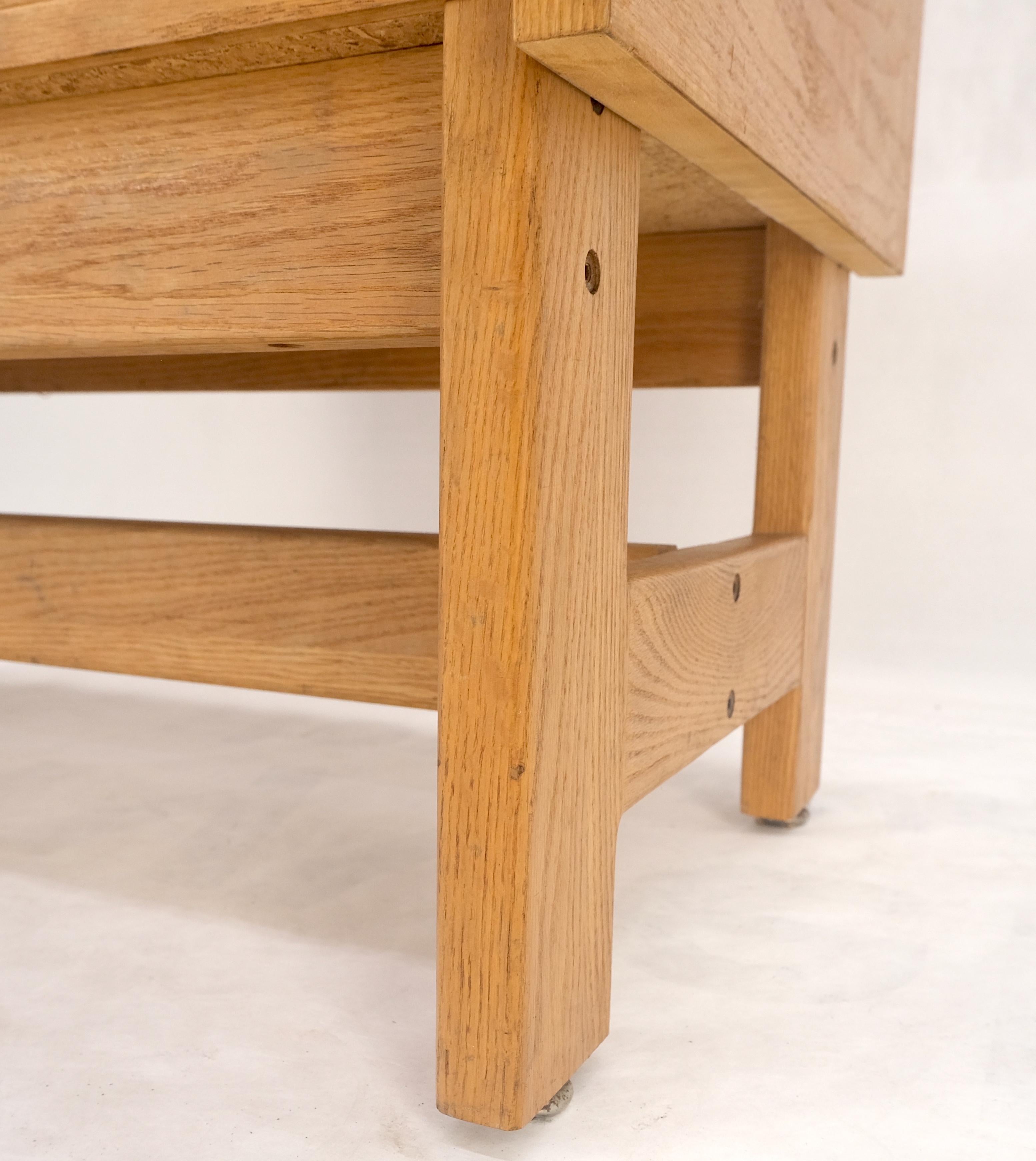 Laqué Armoire d'apothicaire 30 tiroirs en chêne et aluminium sur pieds solides dessus Formica en vente