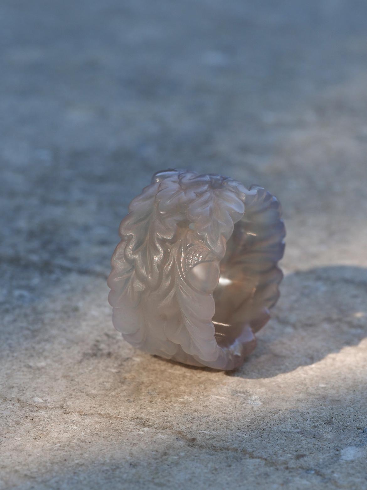 Anello Oak e ghiande scolpito a mano in agata e calcedonio regalo in stile LOTR In condizioni Nuovo in vendita a Berlin, DE