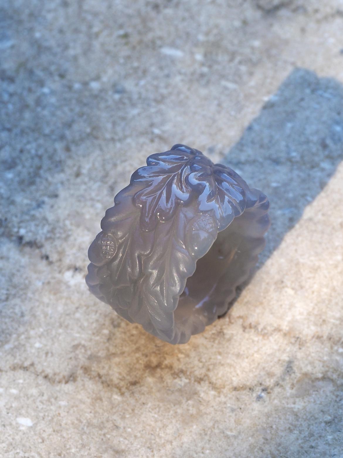 Anello Oak e ghiande scolpito a mano in agata e calcedonio regalo in stile LOTR in vendita 1