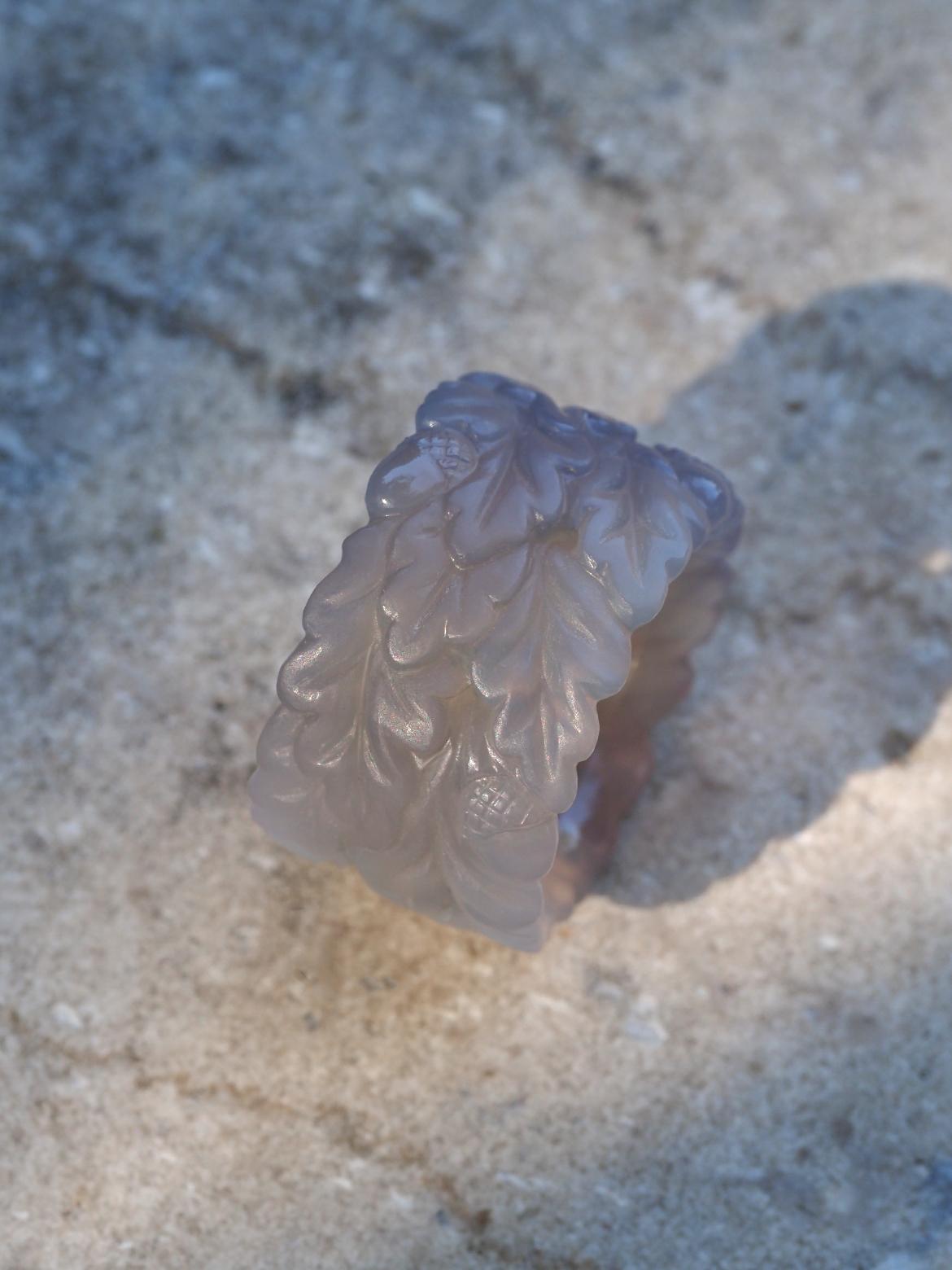Anello Oak e ghiande scolpito a mano in agata e calcedonio regalo in stile LOTR in vendita 2