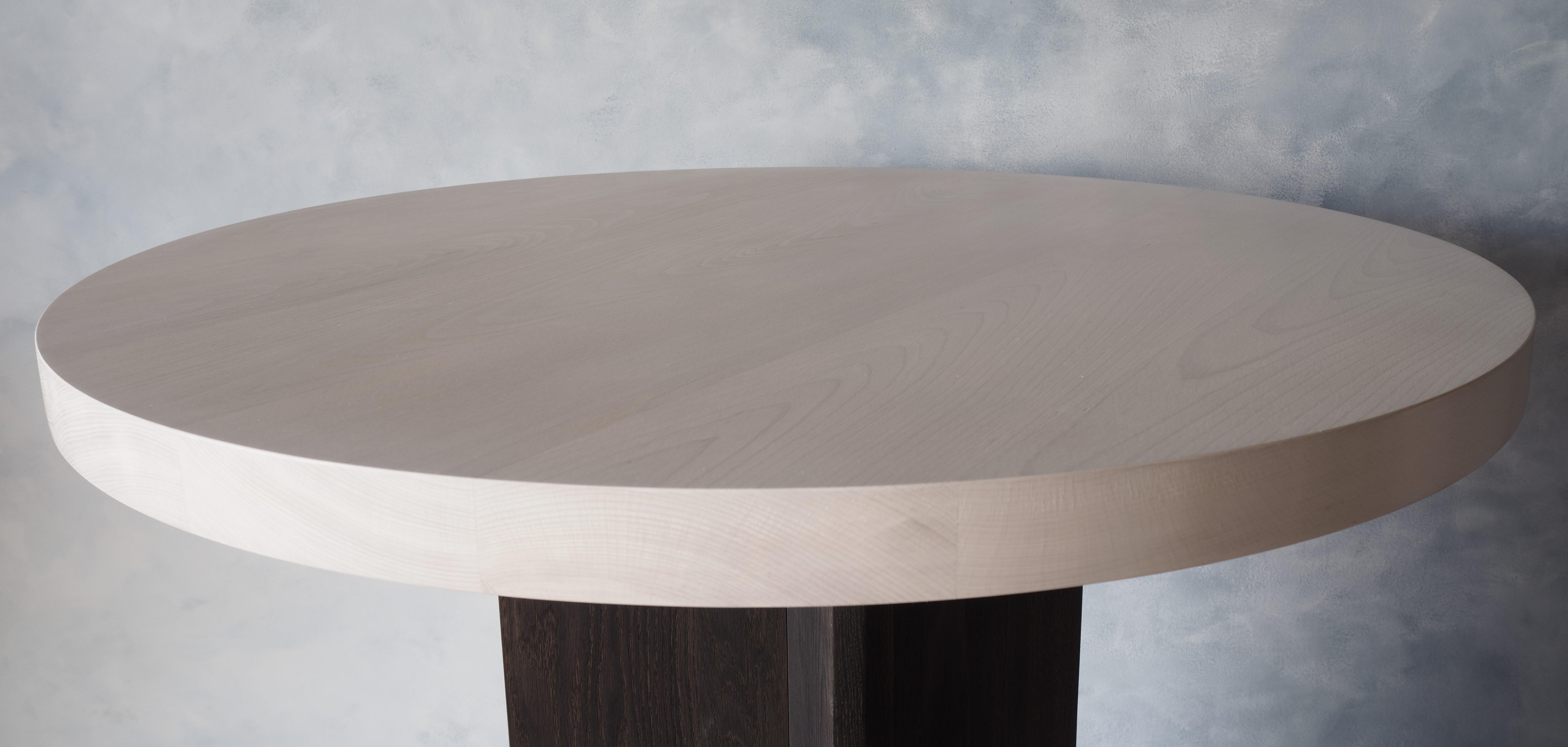 Hêtre Table de salle à manger ou d'entrée ronde à piédestal en chêne et hêtre par MSJ Furniture en vente