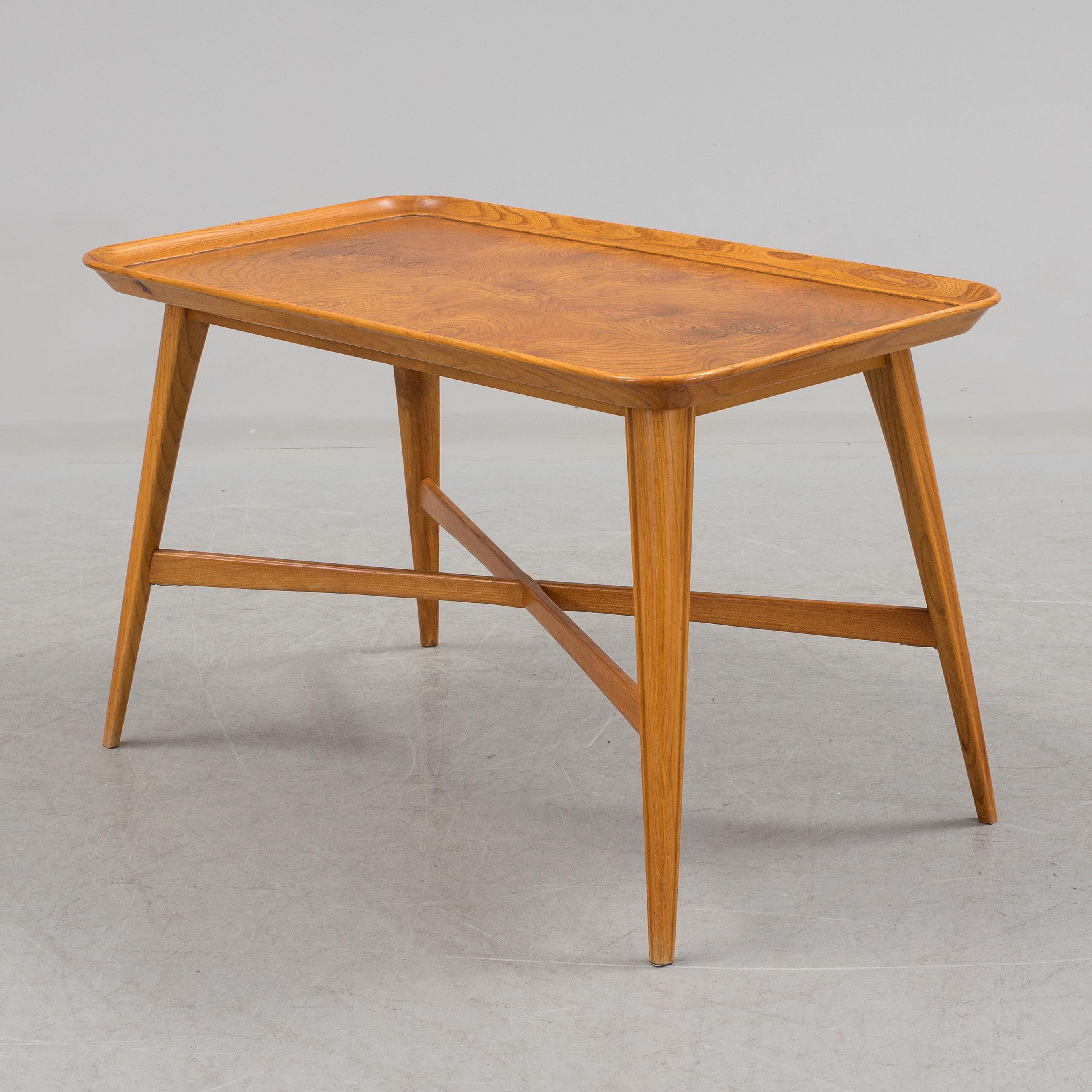 Elegant oak and birch low table Sweden, 1940
Good condition.