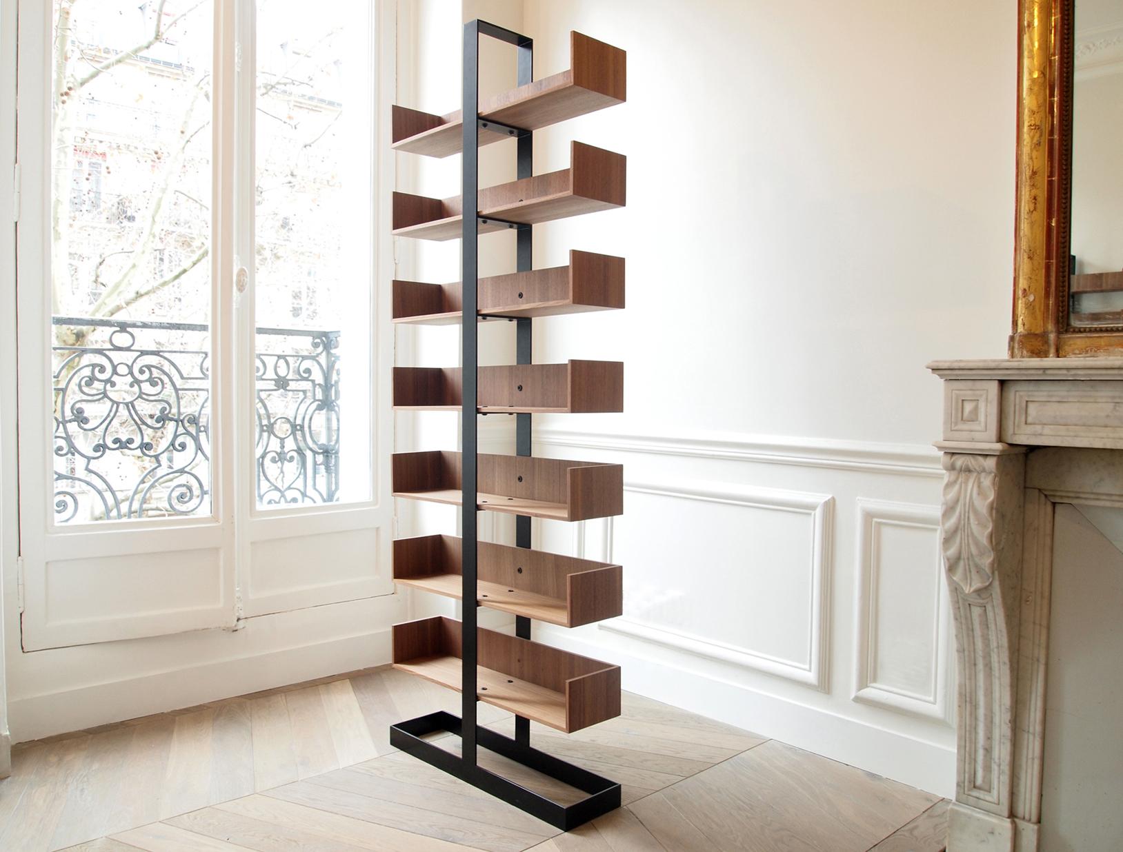 Oak and black steel Severing Bookshelf In New Condition For Sale In PARIS, FR