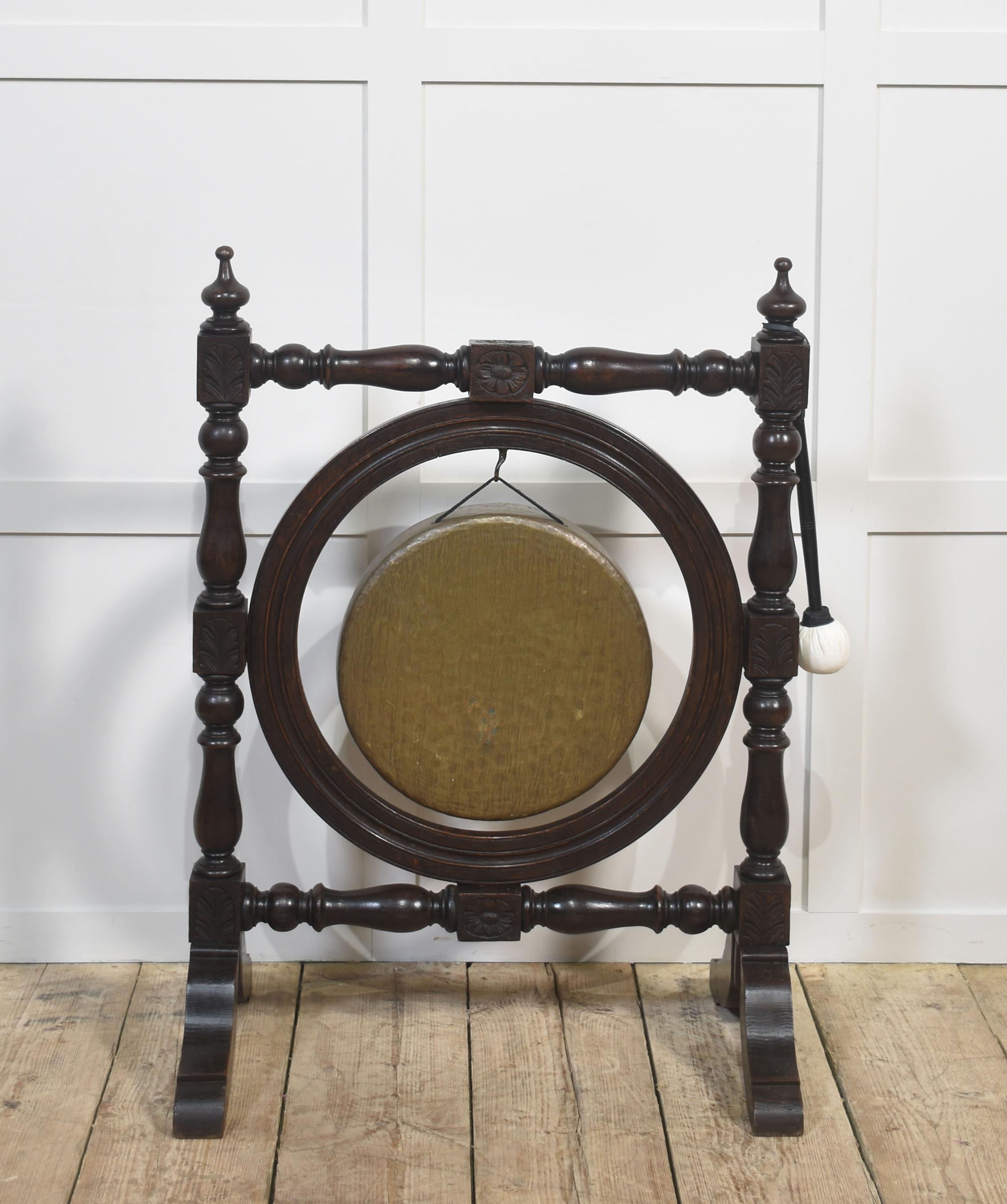 Britannico Gong da cena in Oak e ottone in vendita