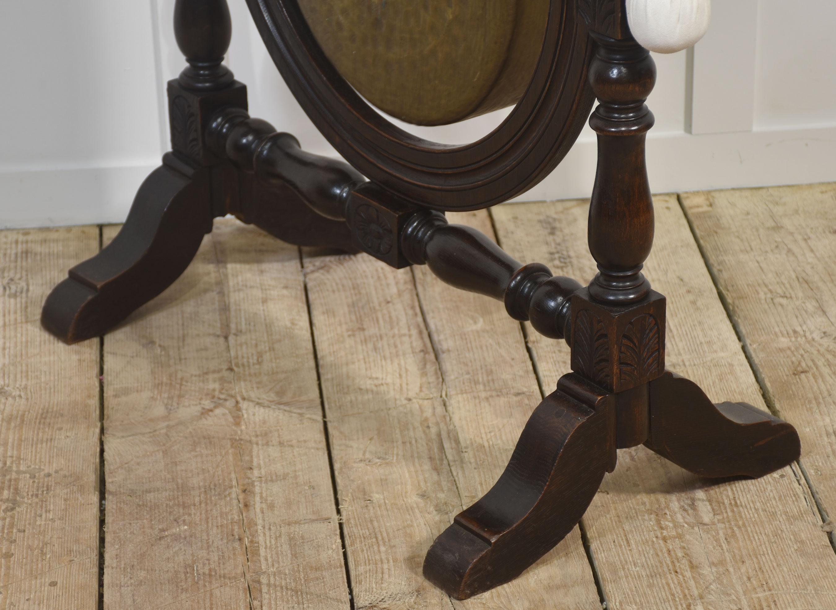 Gong da cena in Oak e ottone in vendita 1