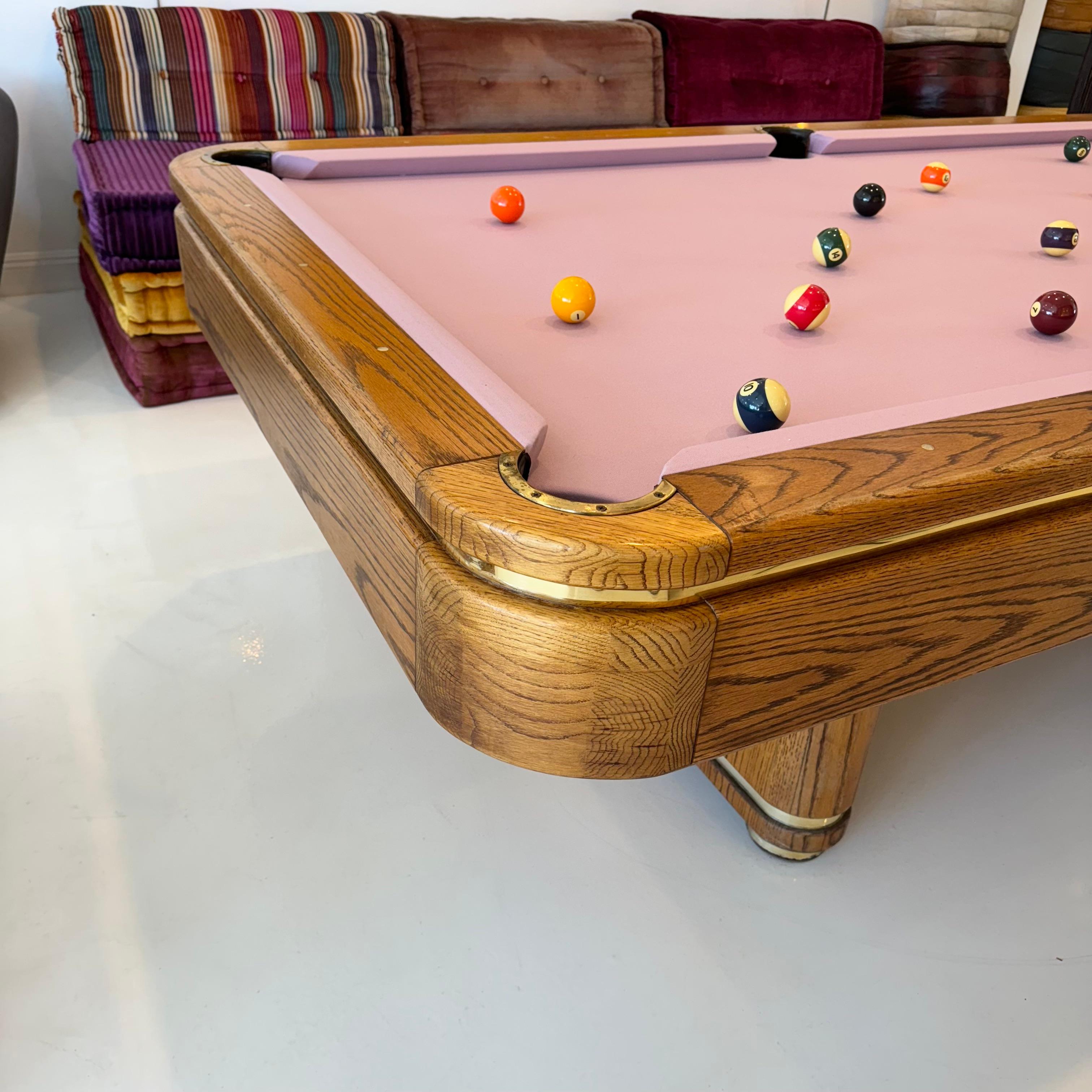 Oak and Brass Golden West Pool Table, 1980s USA In Good Condition For Sale In Los Angeles, CA