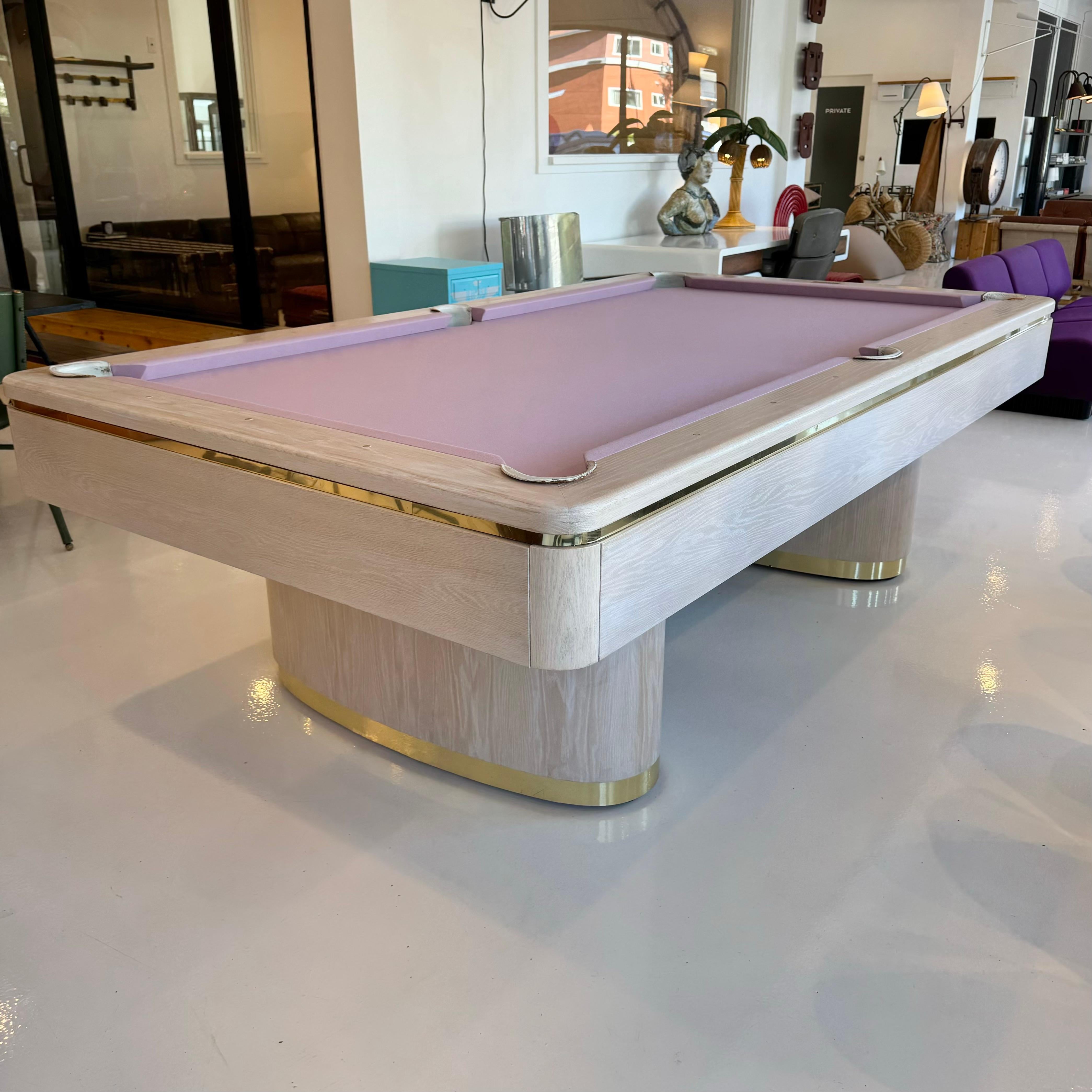 Oak and Brass Olhausen Pool Table, 1990s USA In Good Condition In Los Angeles, CA