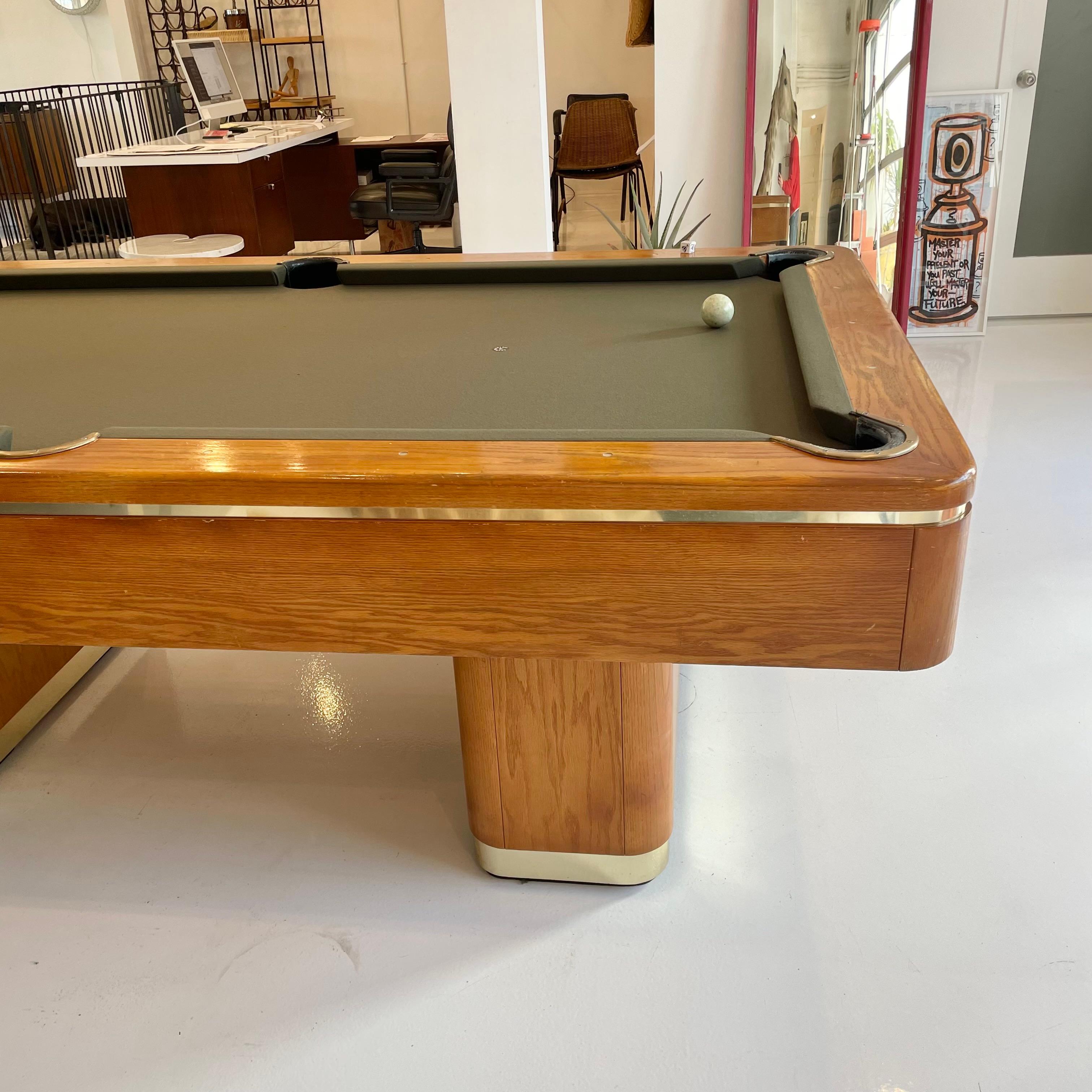 Oak and Brass Pool Table, 1980s USA In Good Condition In Los Angeles, CA