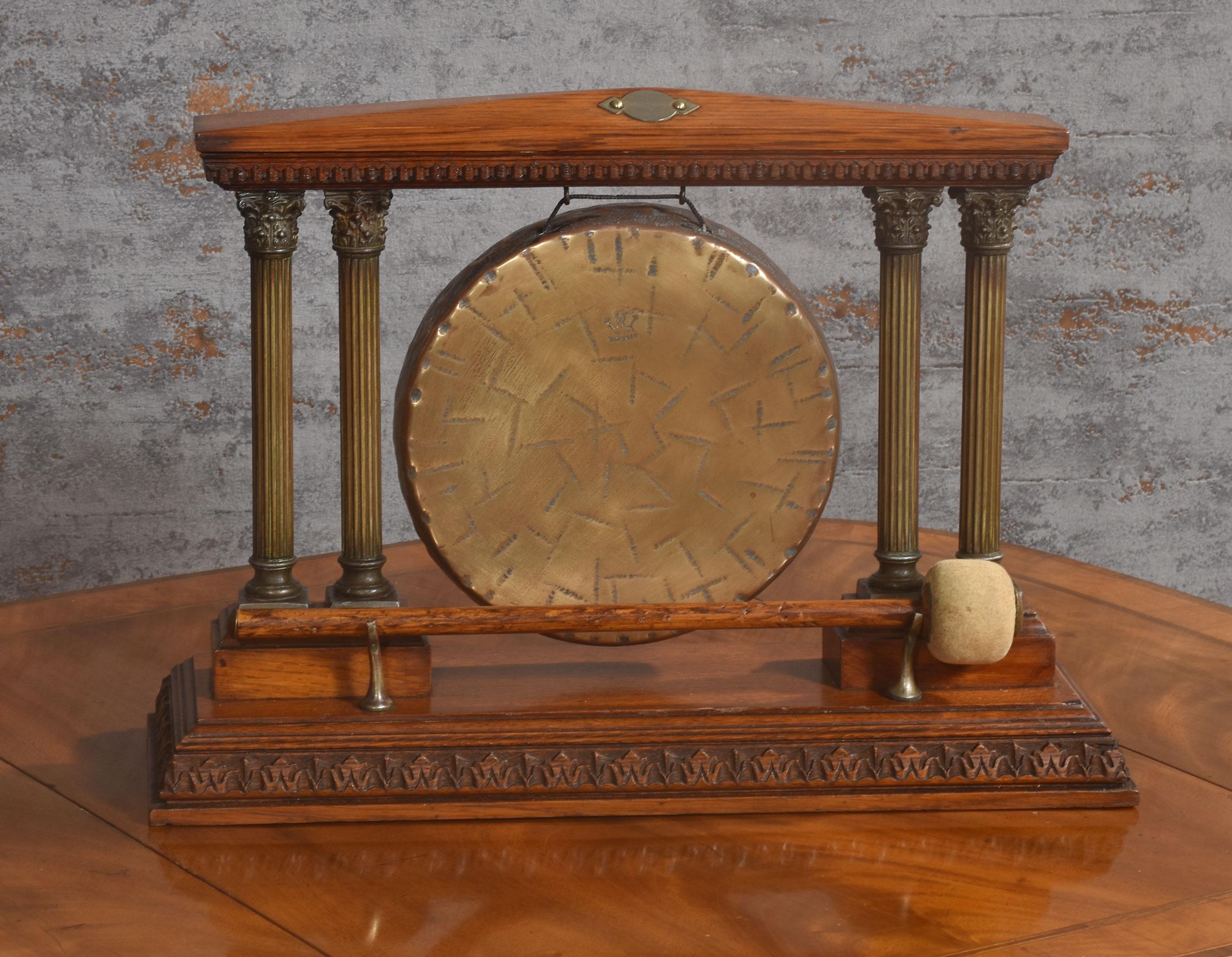 Oak and brass table gong In Good Condition In Cheshire, GB