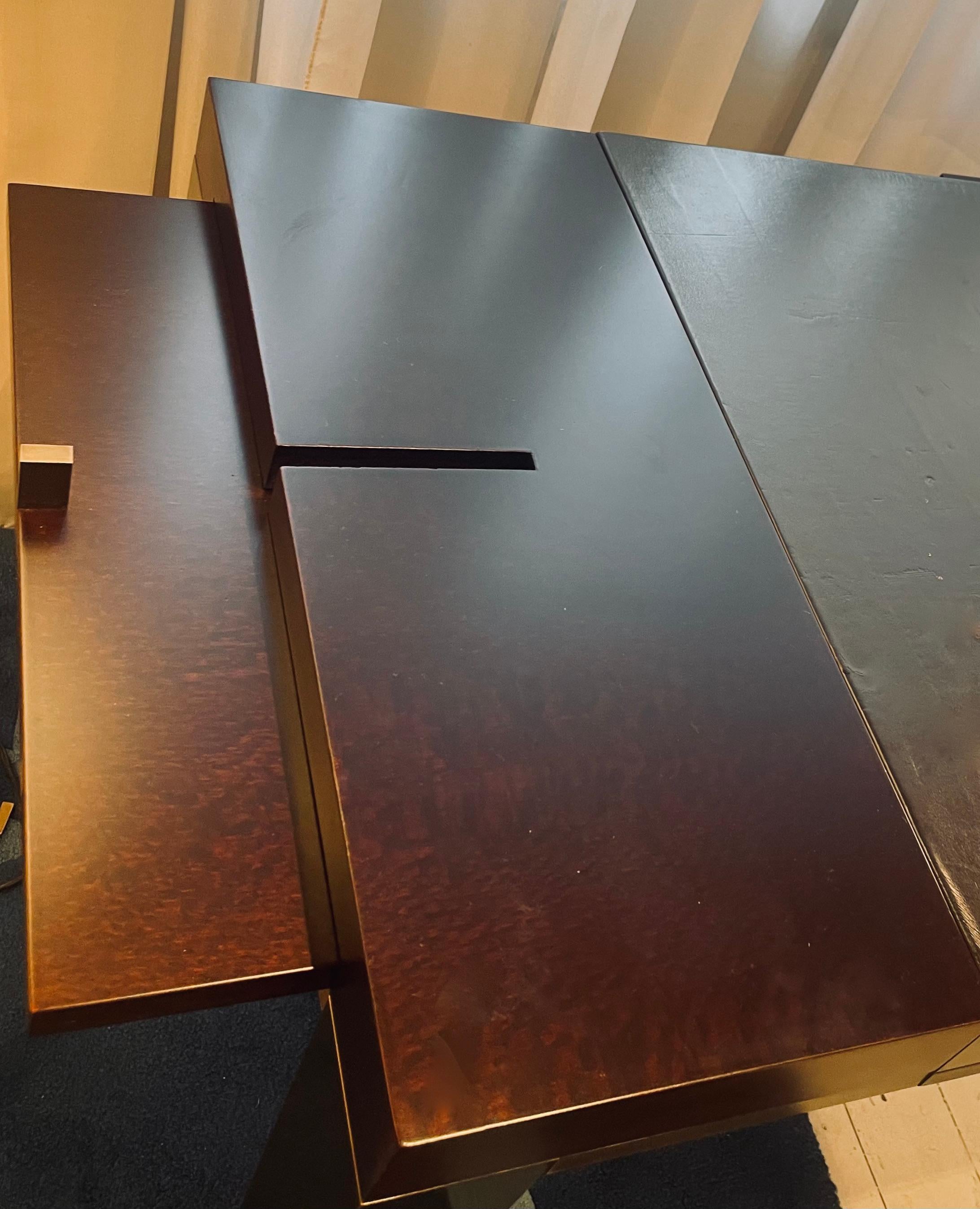 Bureau en chêne et bronze avec une lampe en verre sablé de la Maison Chaumet, France 2000 en vente 3