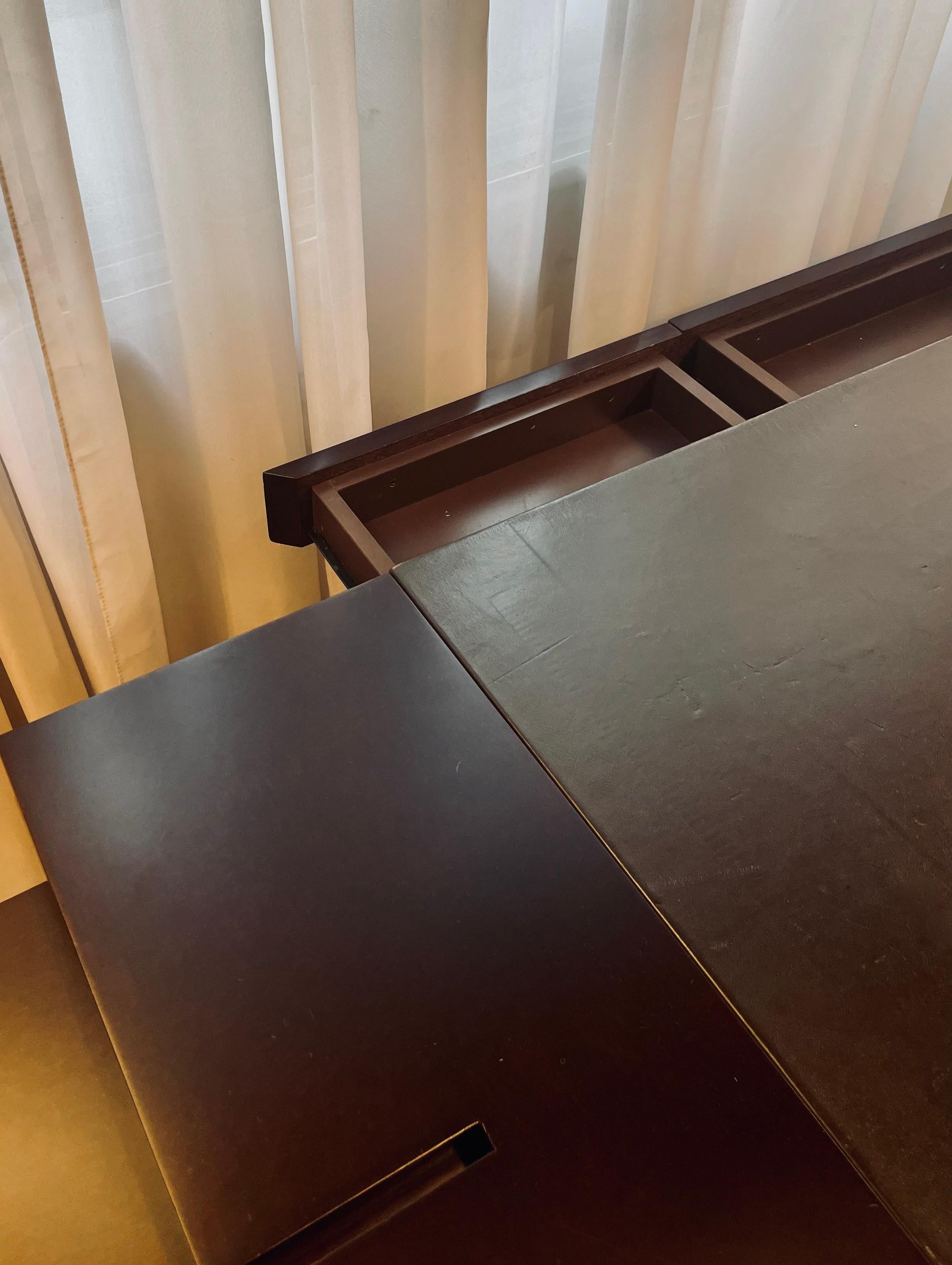 XXIe siècle et contemporain Bureau en chêne et bronze avec une lampe en verre sablé de la Maison Chaumet, France 2000 en vente