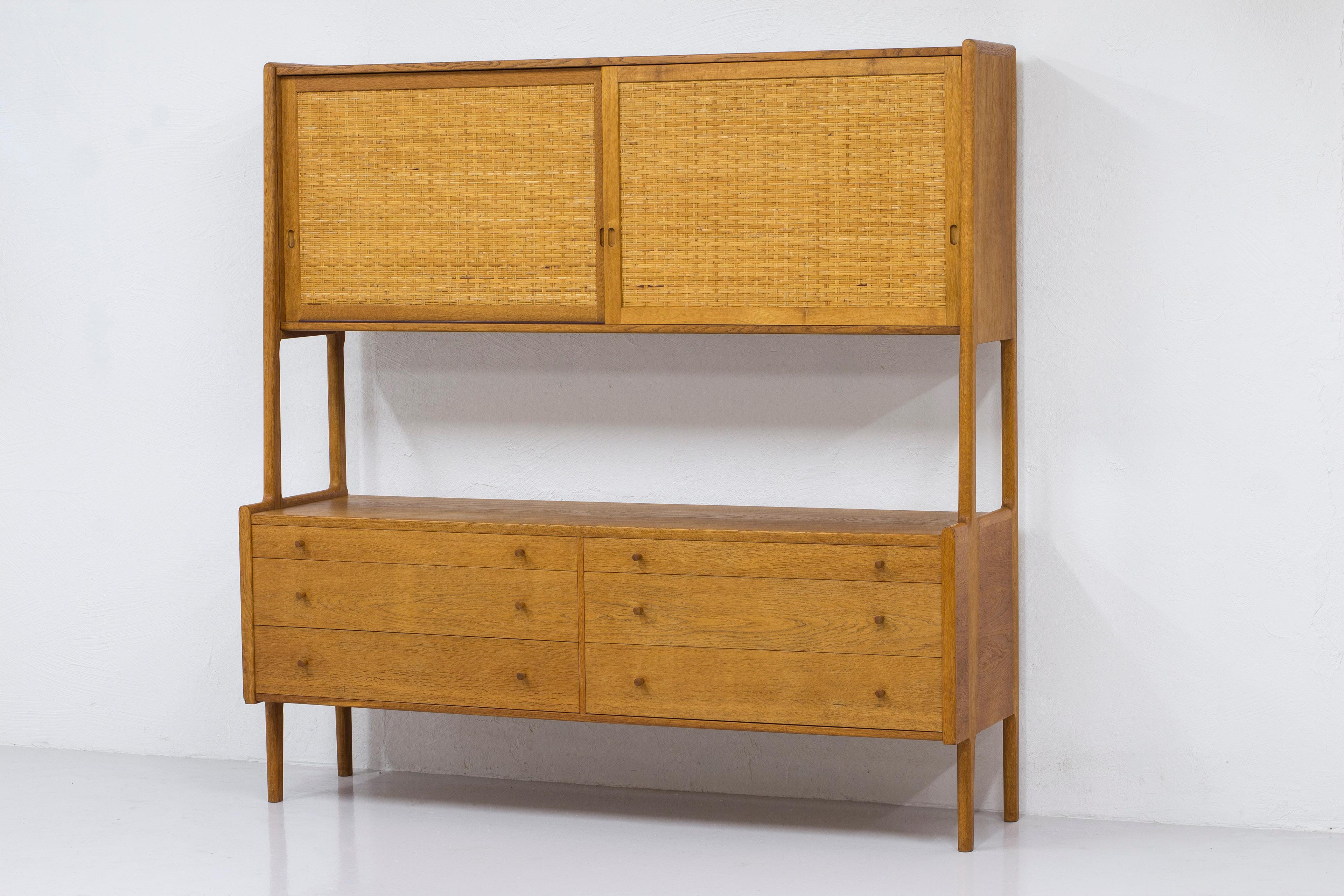 Oak and cane sideboard RY20 by Hans J. Wegner, RY Møbler, 1950s In Good Condition For Sale In Hägersten, SE