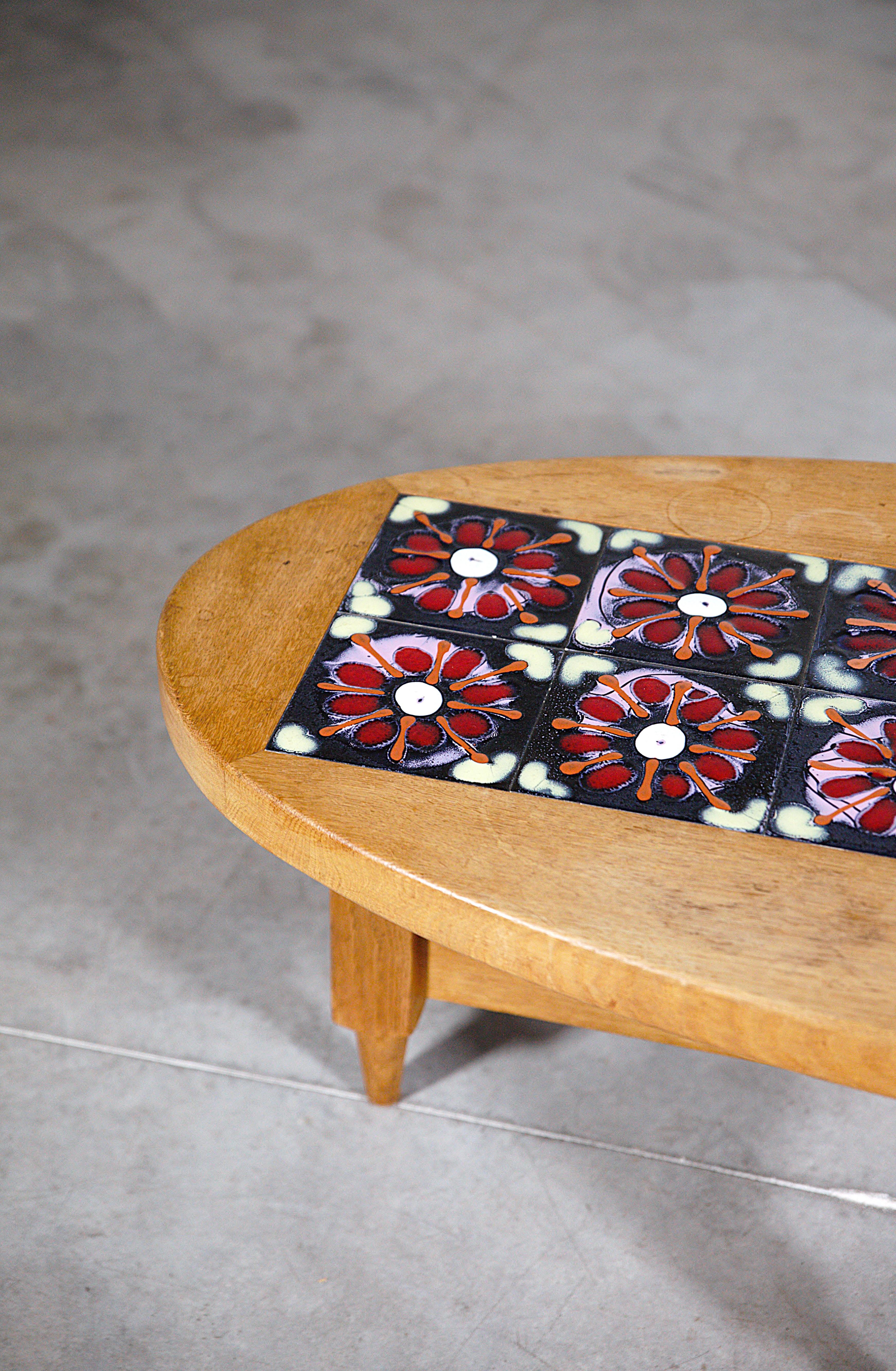 Metà XX secolo Tavolino in Oak e ceramica di Guillerme & Chambron Francia, anni '60
