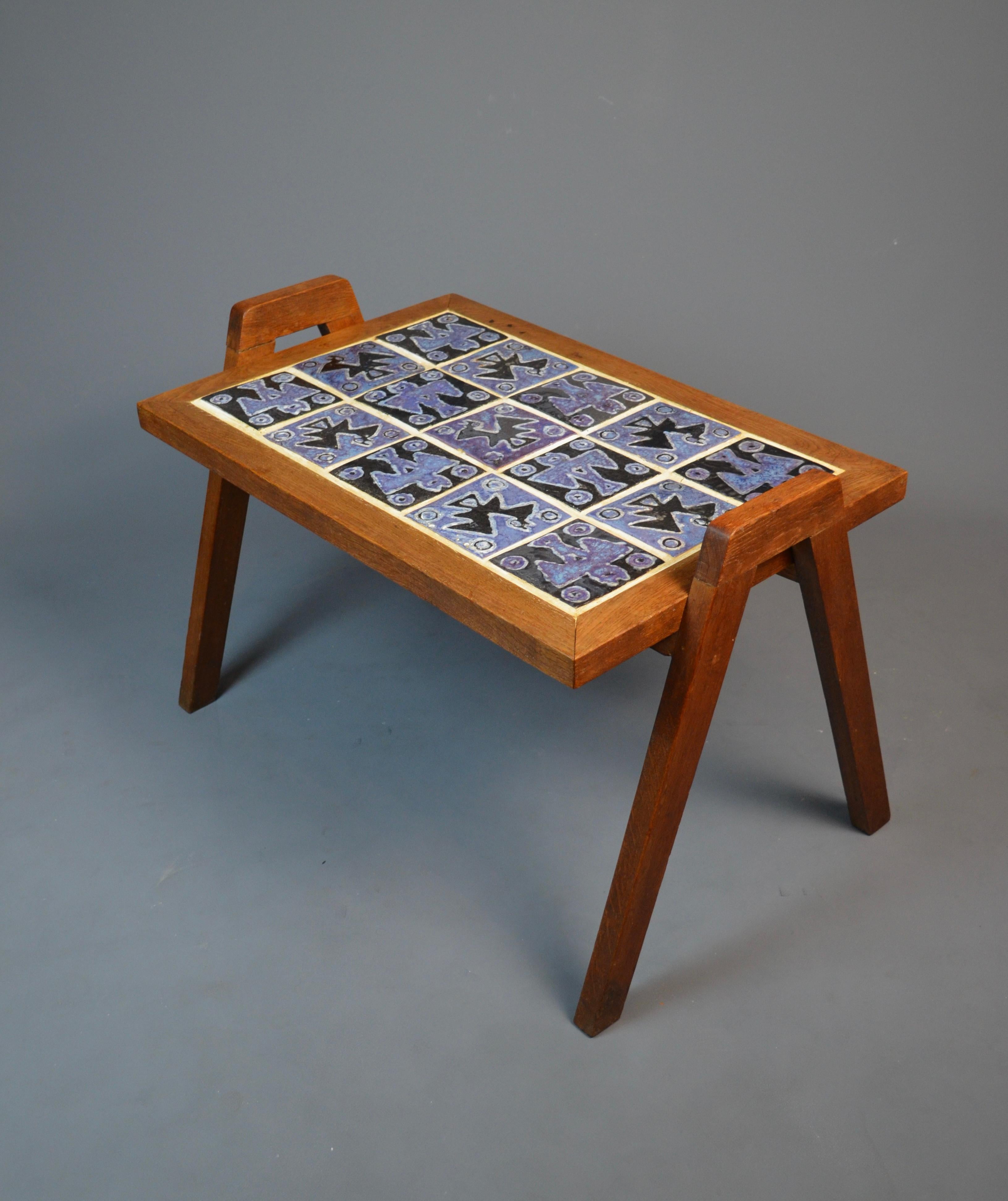 Table basse en Oak et céramique par Guillerme et Chambron, France, circa 1960 en vente 4