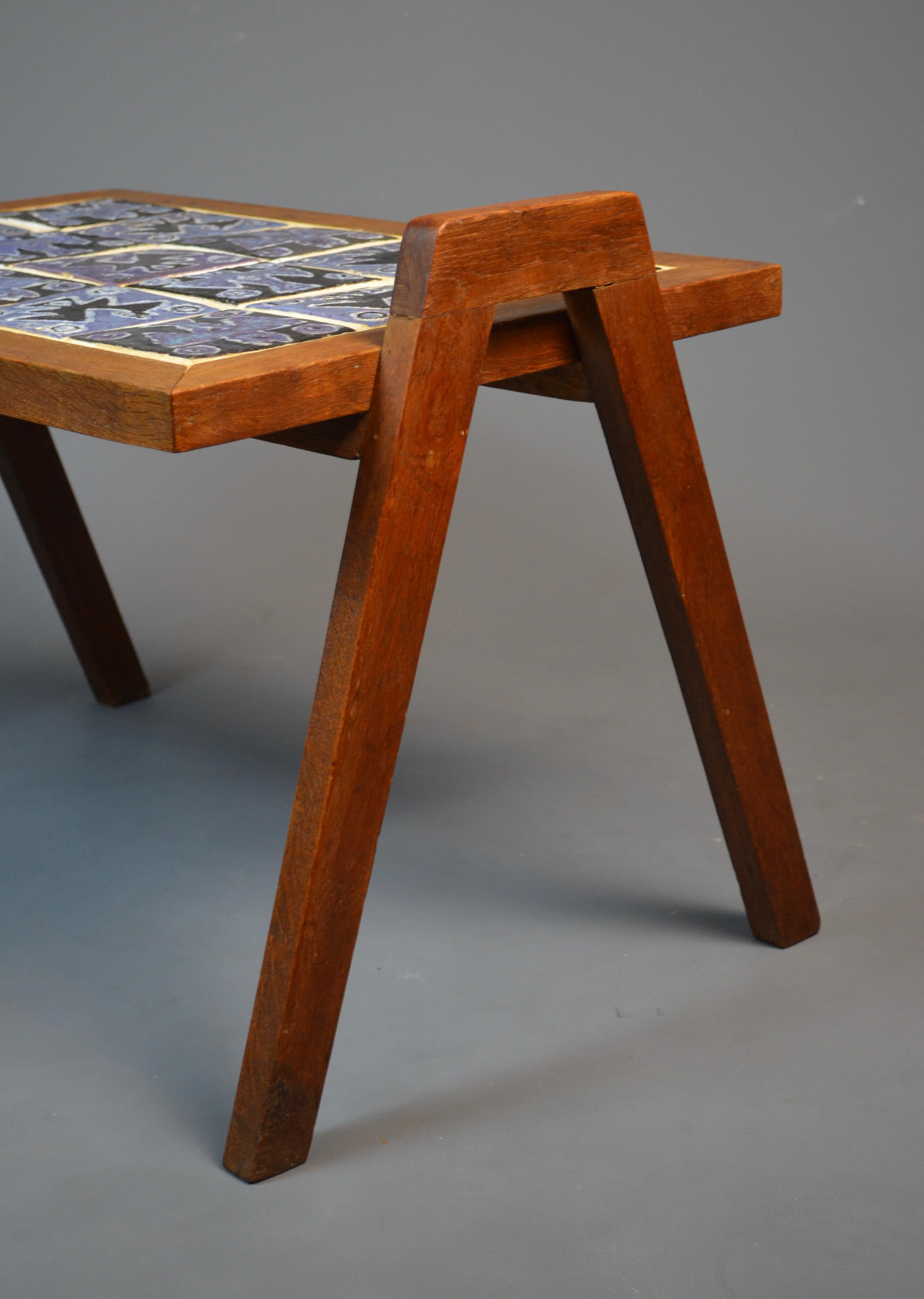 Table basse en Oak et céramique par Guillerme et Chambron, France, circa 1960 en vente 6