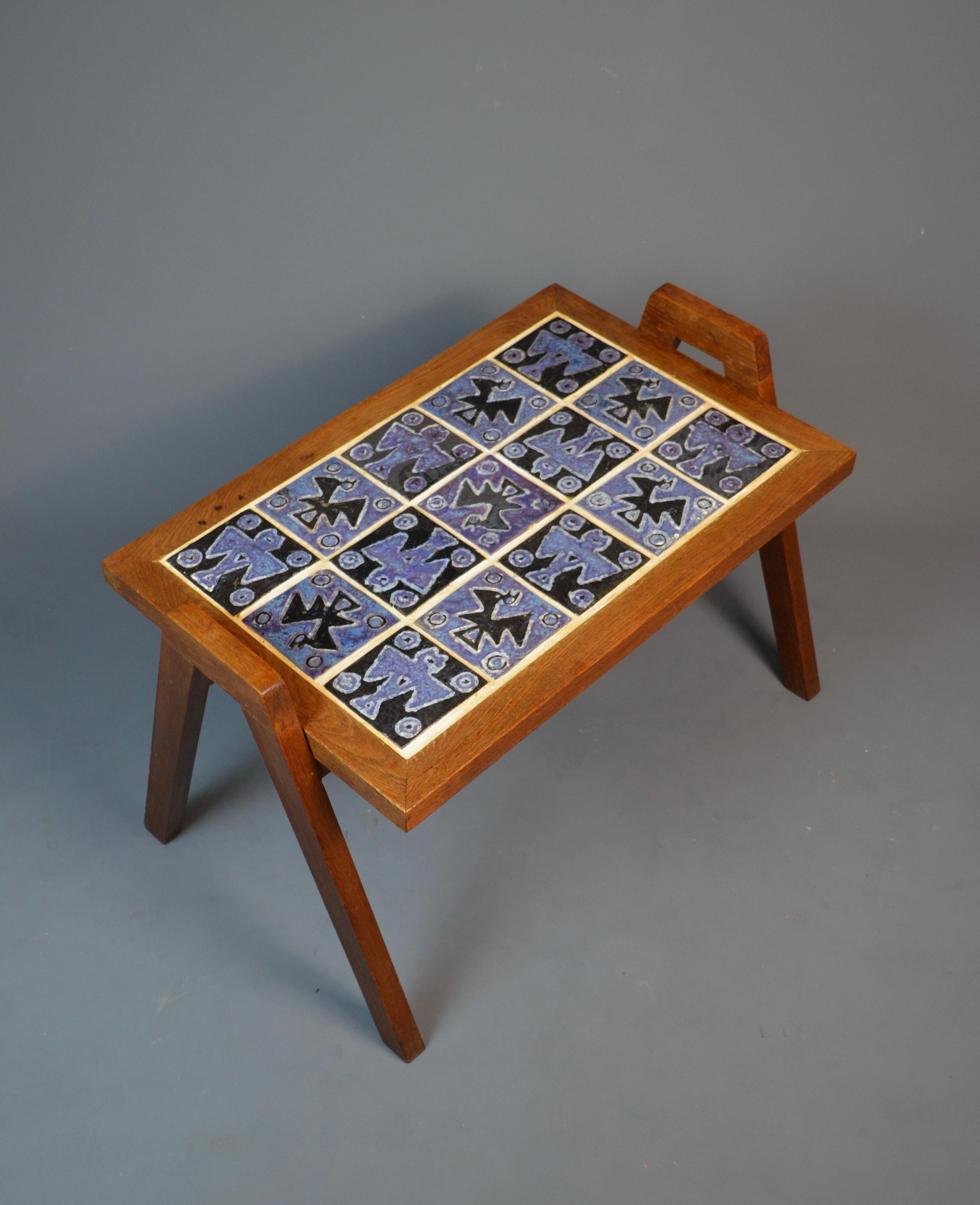 Table basse en Oak et céramique par Guillerme et Chambron, France, circa 1960 en vente 7