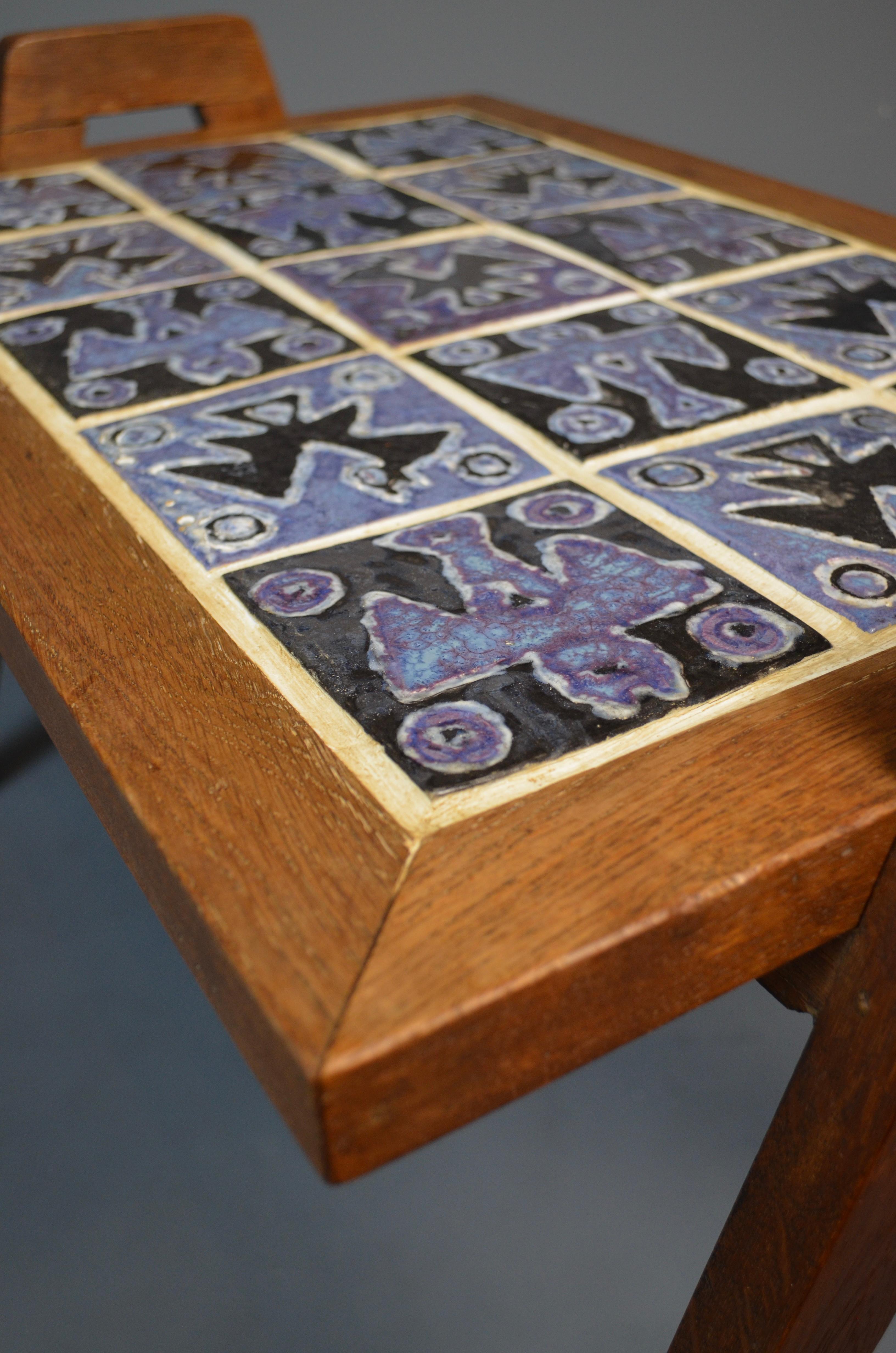Table basse en Oak et céramique par Guillerme et Chambron, France, circa 1960 en vente 9