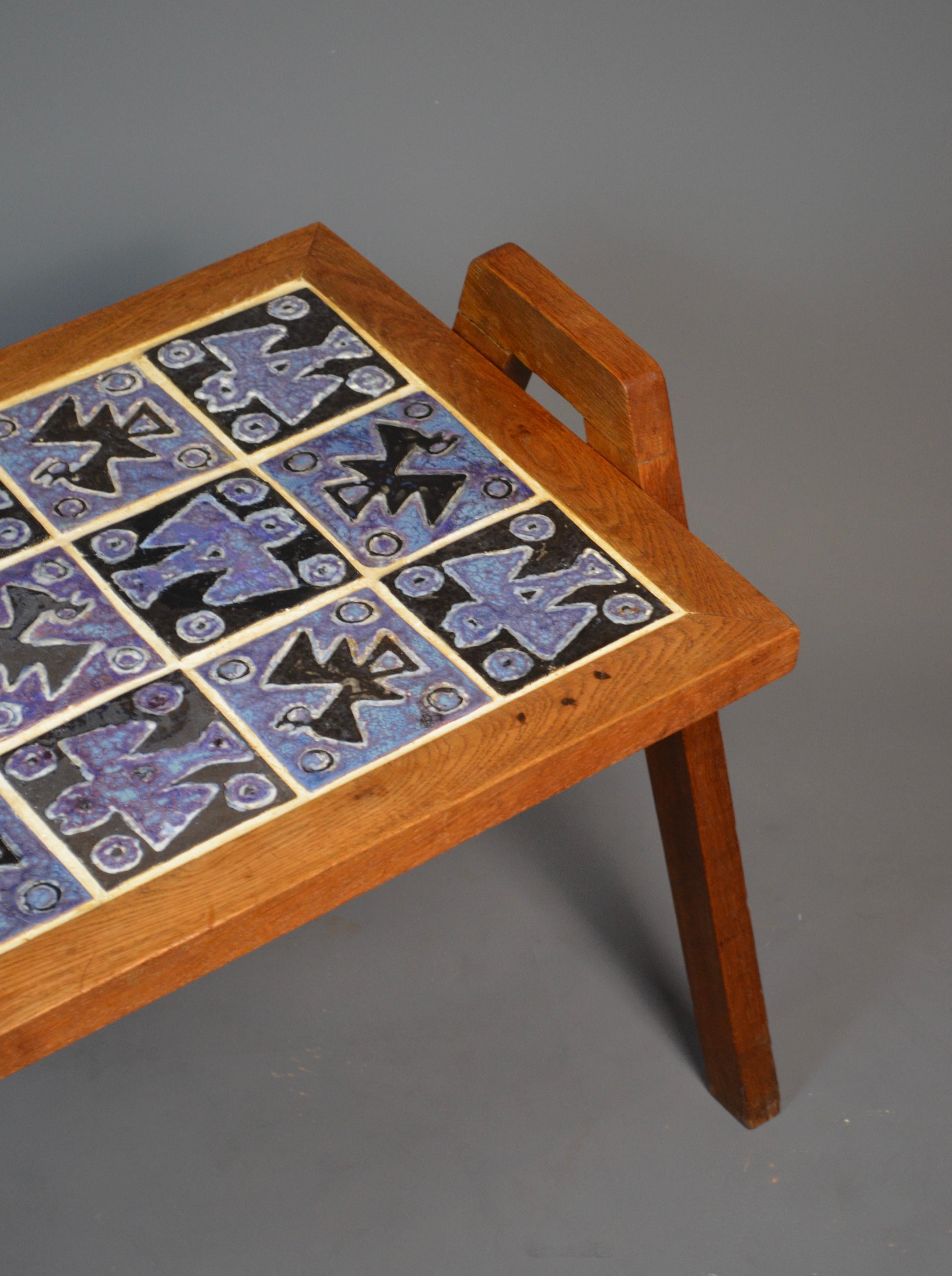 Table basse en Oak et céramique par Guillerme et Chambron, France, circa 1960 en vente 11