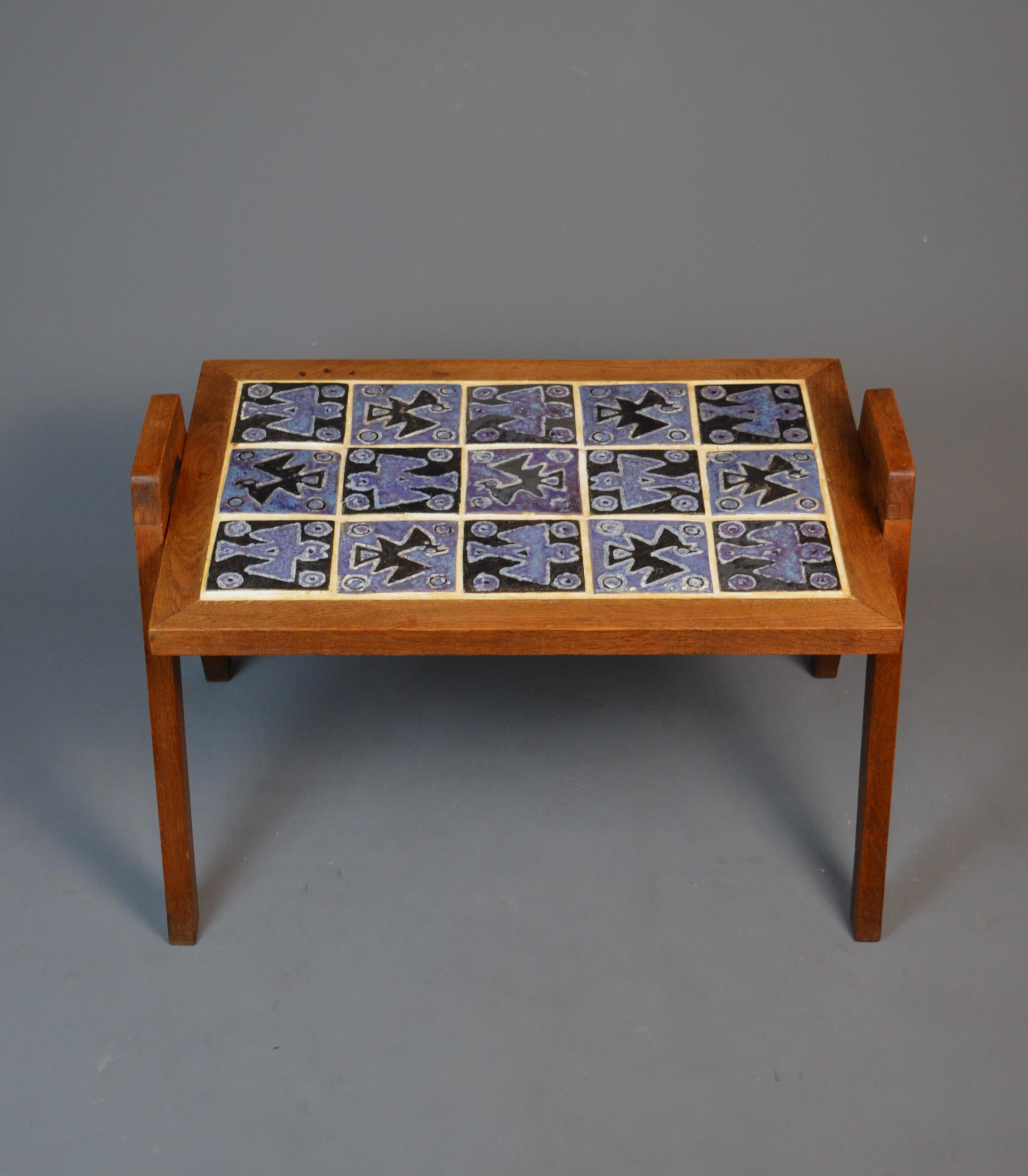 Remarquable table basse du milieu du siècle dernier conçue par Robert Guillerme et Jacques Chambron - fondateurs de l'atelier 