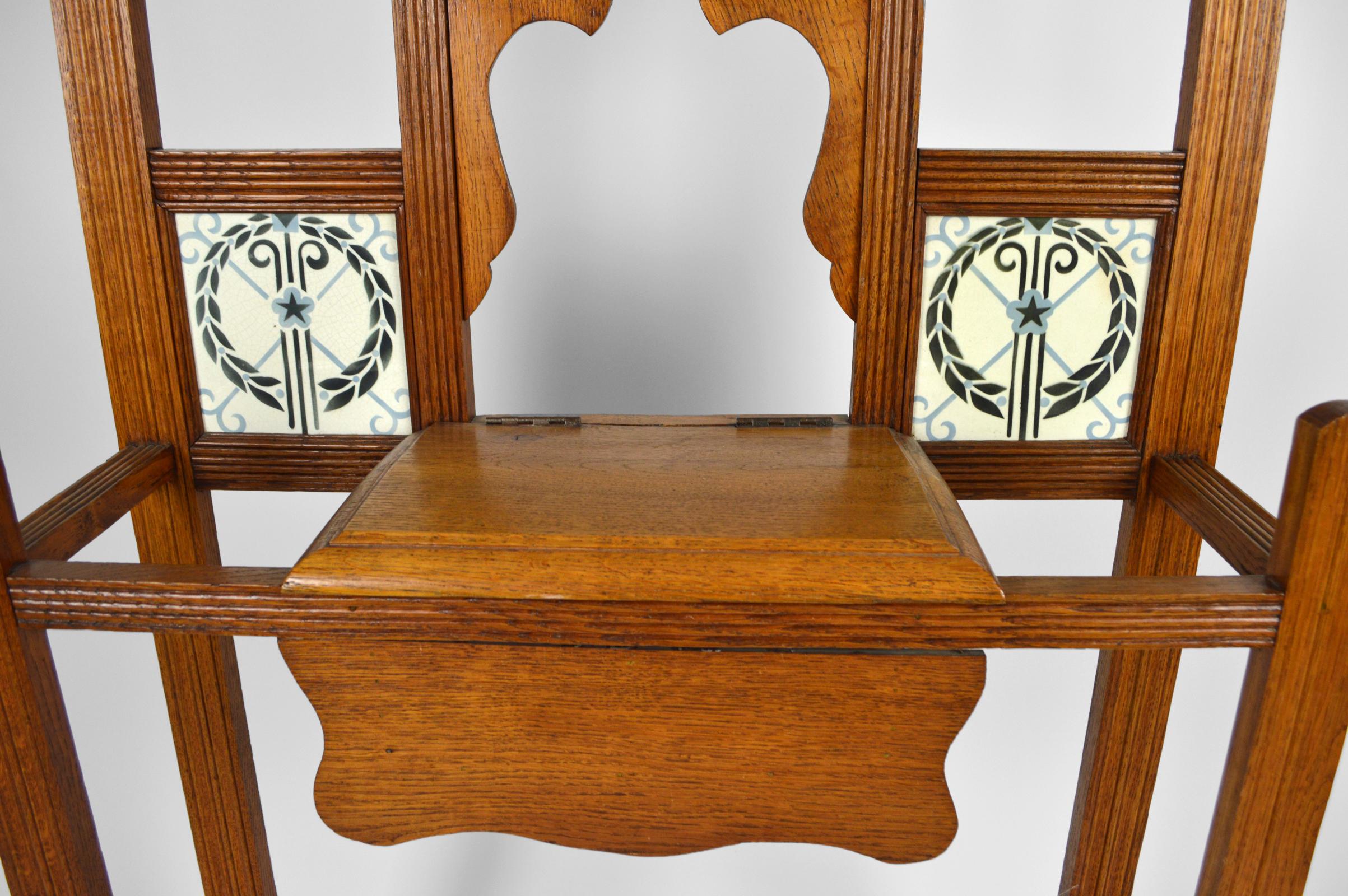 Oak and ceramic Hall Stand, Art Nouveau, France, Circa 1910 In Good Condition For Sale In VÉZELAY, FR