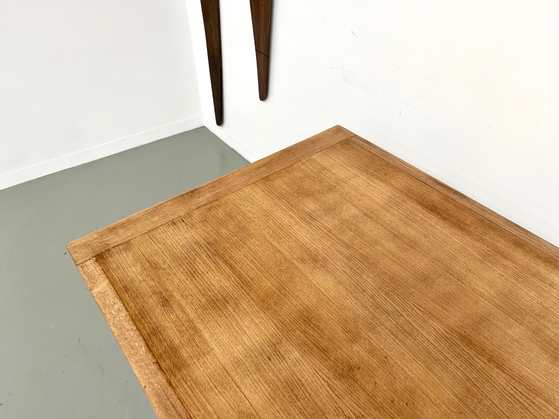 Table en chêne et merisier - années 1970 en vente 3