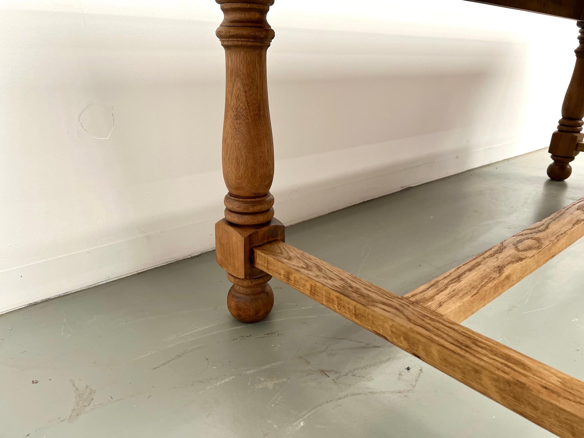 Table en chêne et merisier - années 1970 en vente 6