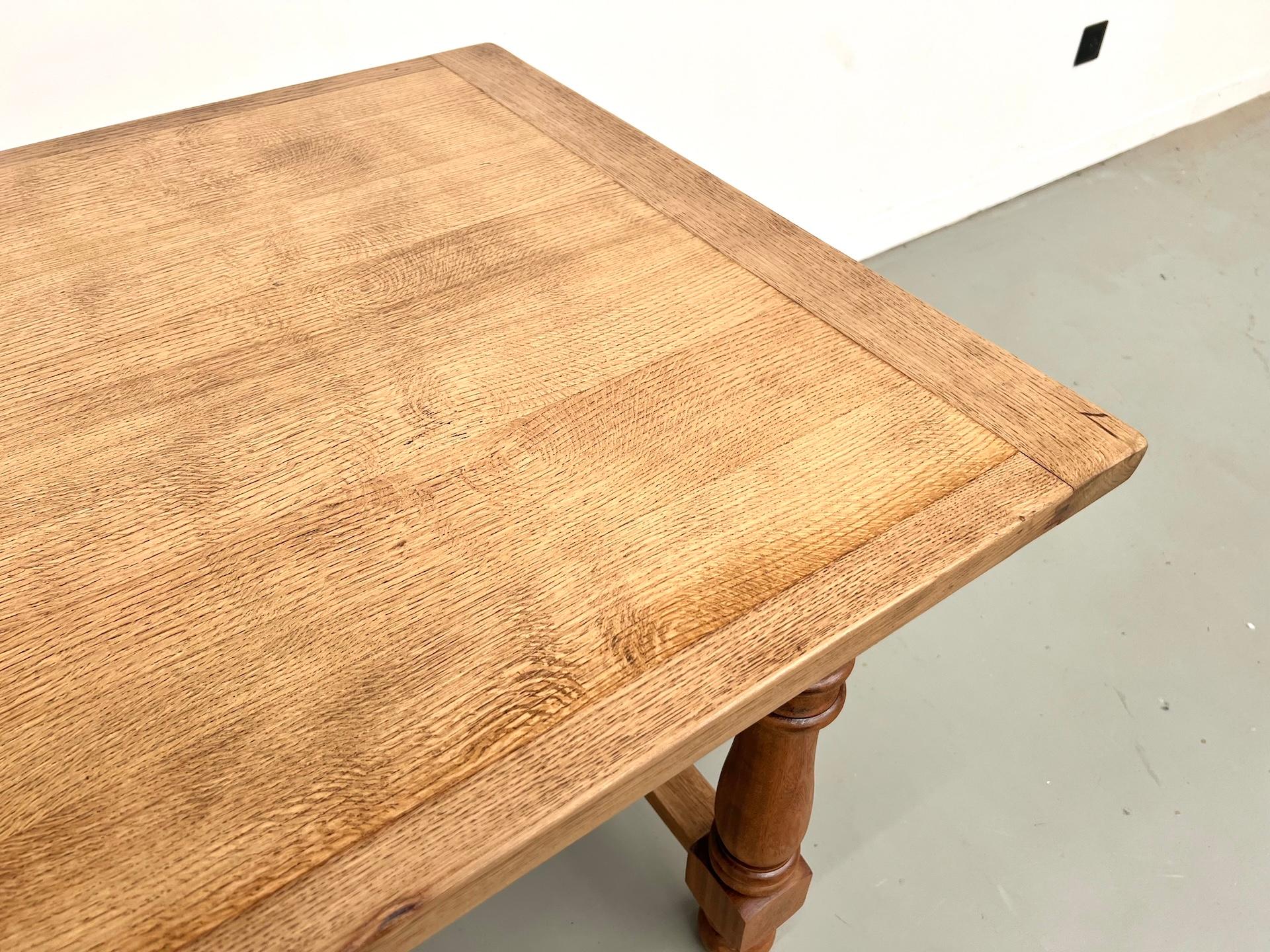 Table en chêne et merisier - années 1970 en vente 9