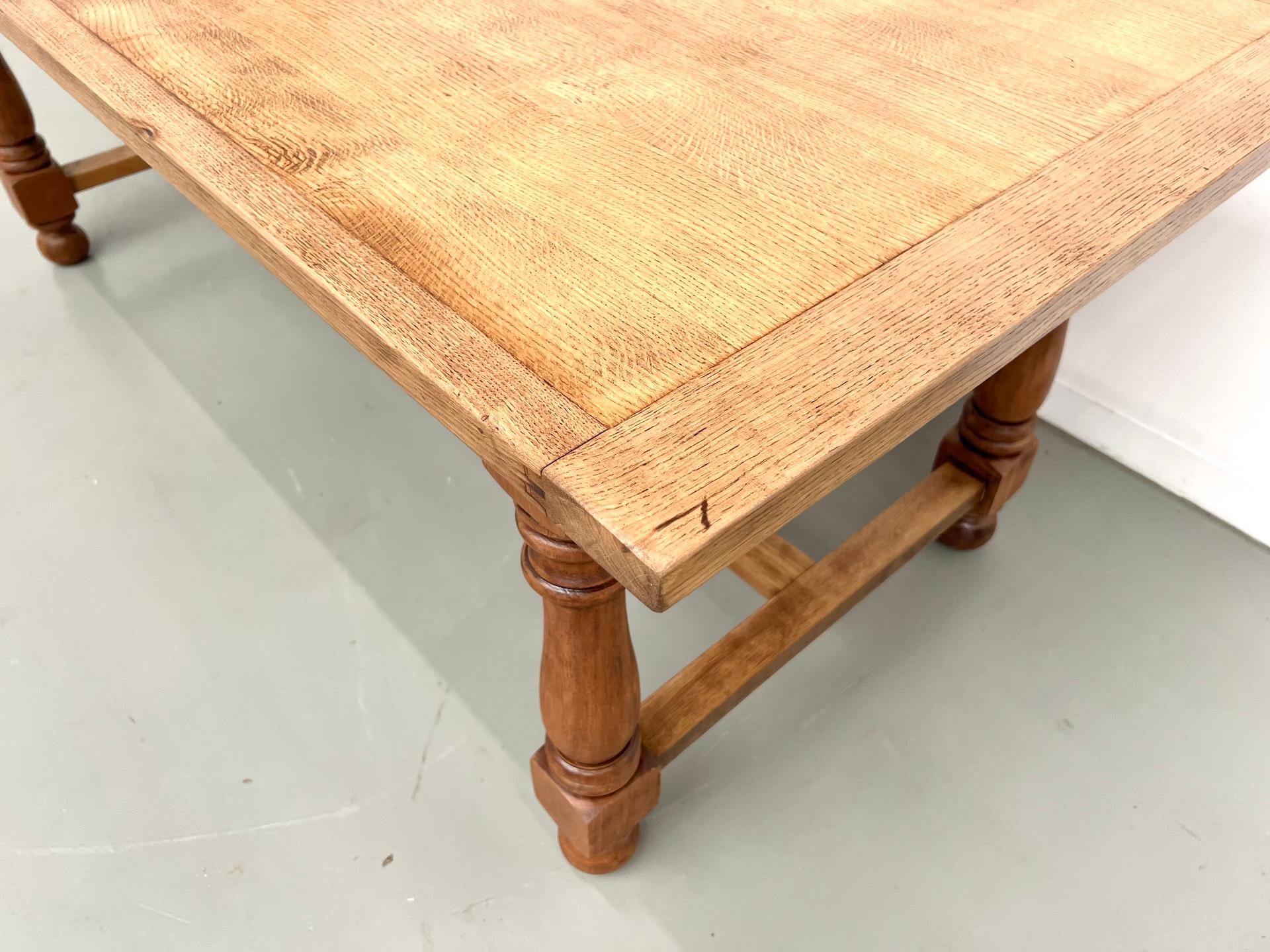 Table en chêne et merisier - années 1970 en vente 10
