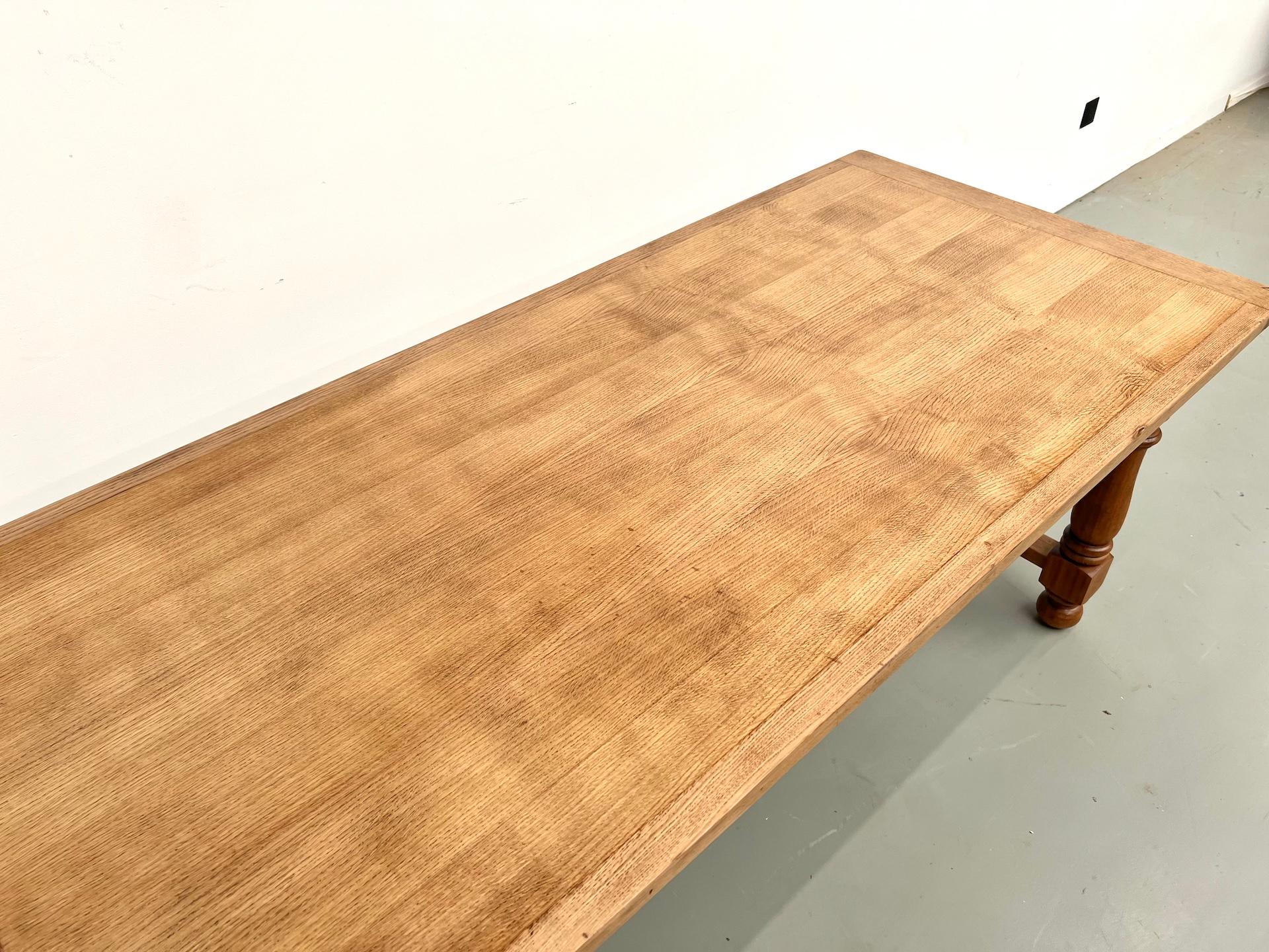 Fin du 20e siècle Table en chêne et merisier - années 1970 en vente
