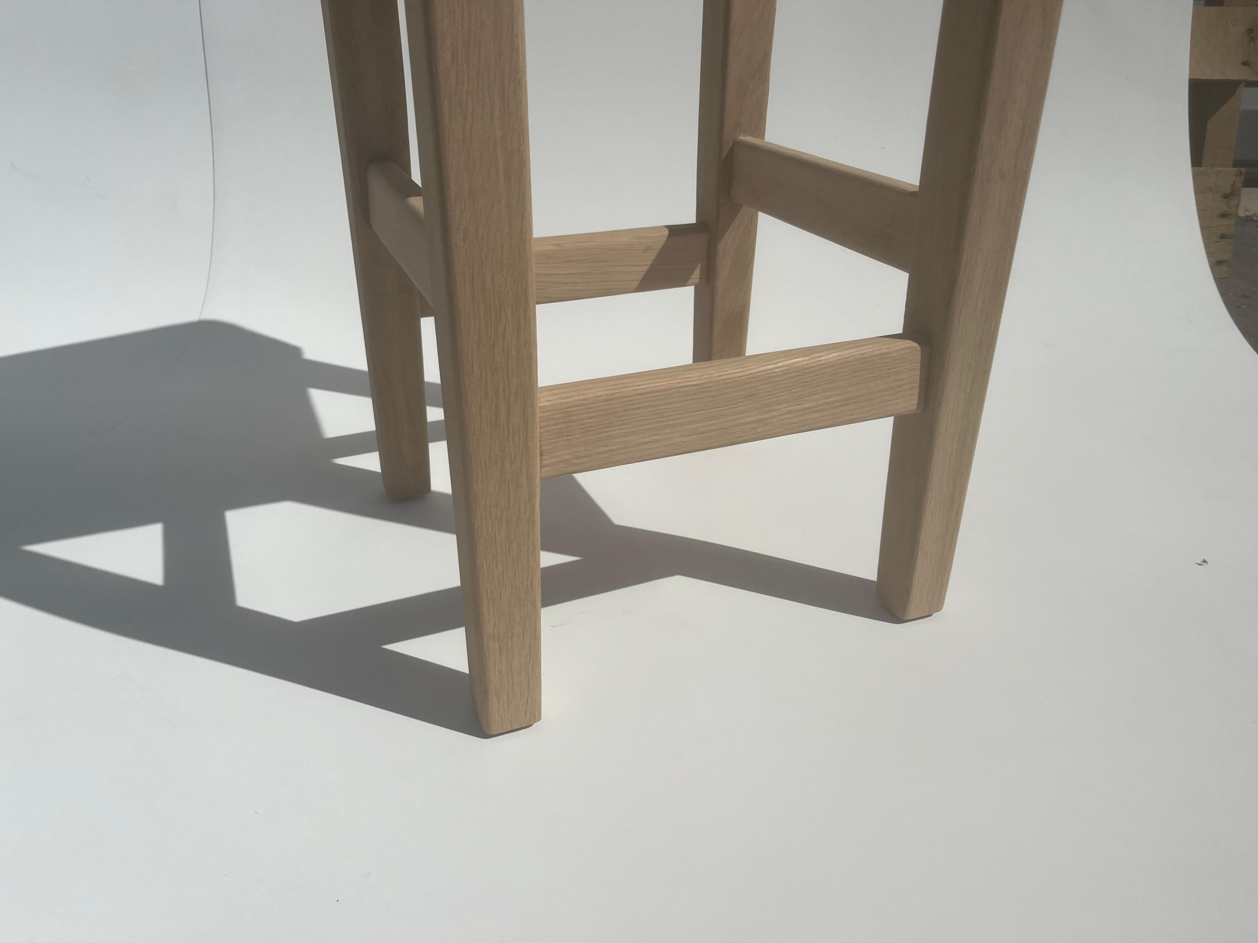 Tabouret de bar en chêne et cuir de selle cognac dans le style de Jean-Michel Frank en vente 12