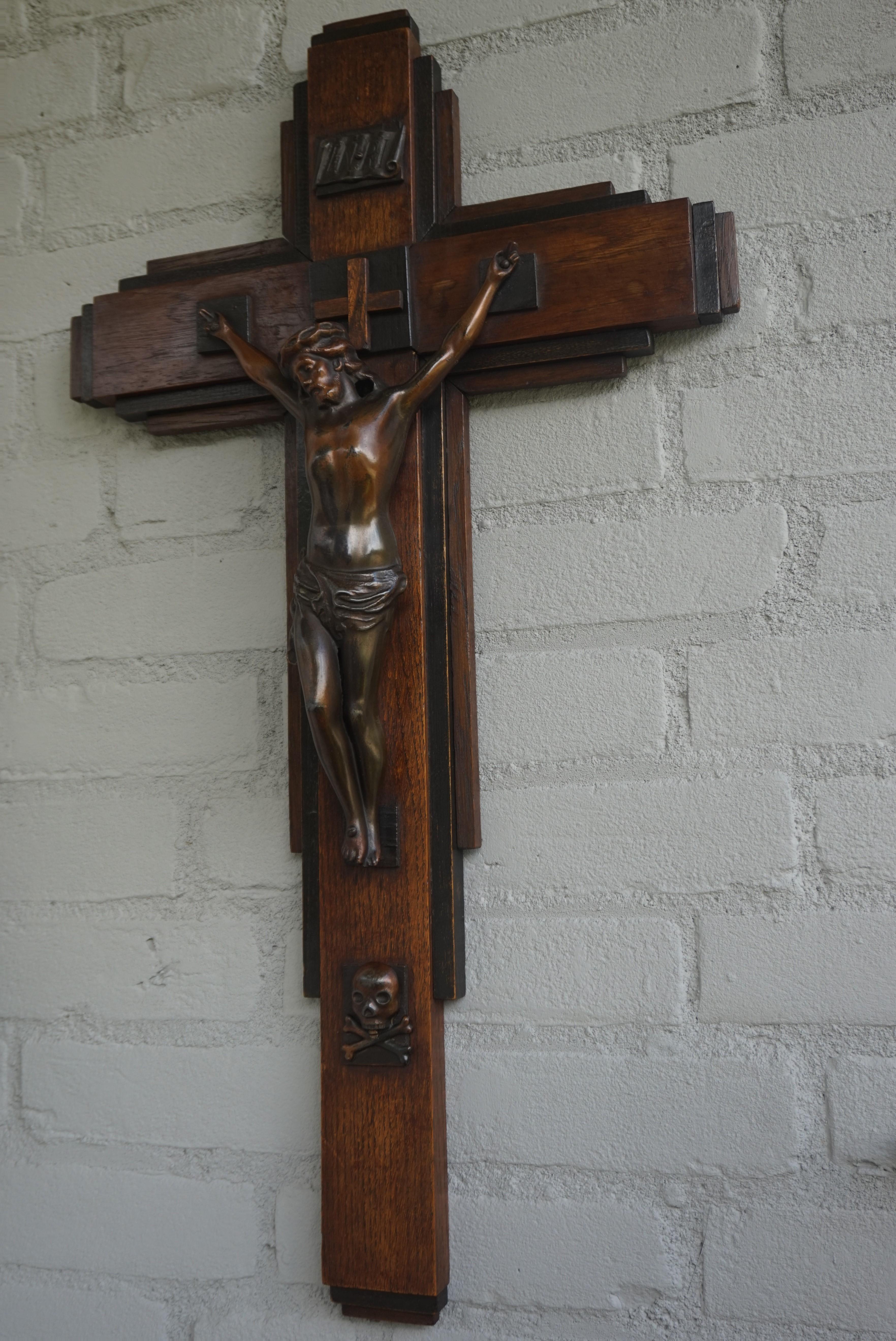 Oak and Ebonized Oak Art Deco Crucifix with a Bronzed Spelter Corpus of Christ In Good Condition In Lisse, NL