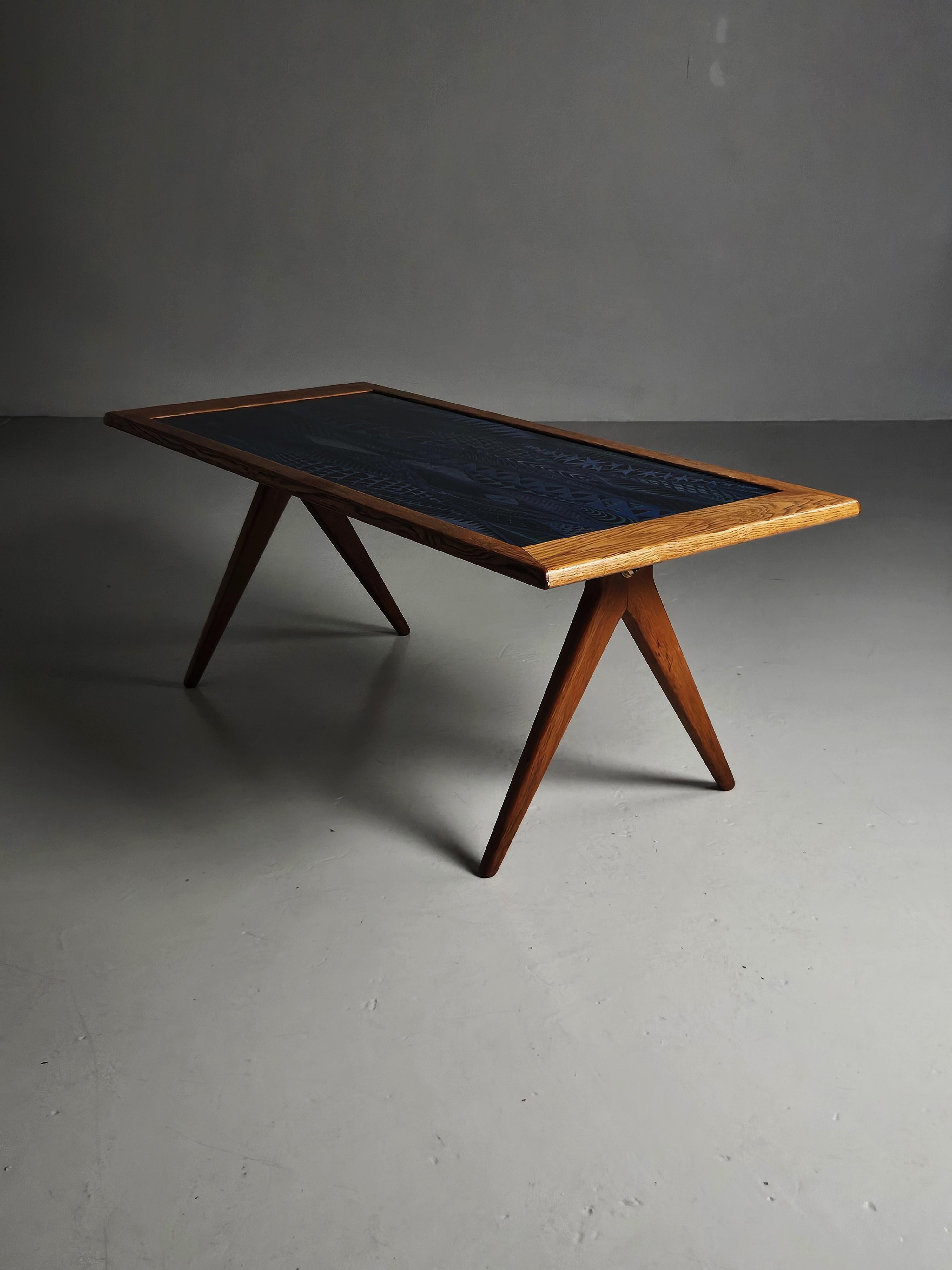 Mesa de roble y esmalte de Stig Lindberg para Nordiska Kompaniet, Suecia, años 50 Escandinavo moderno en venta