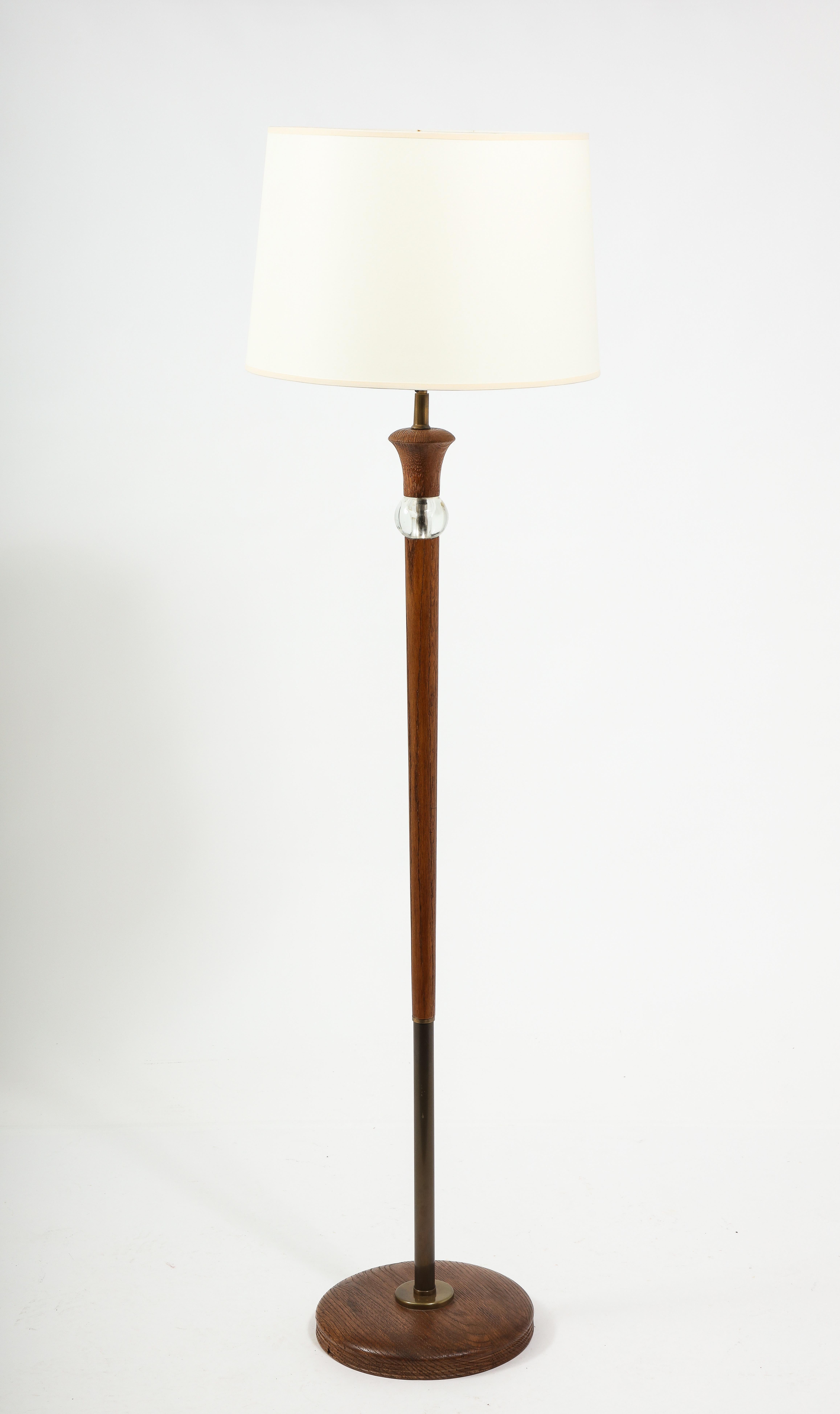 Elegant floor lamp in oak and glass with Brass details.

Base 50x12