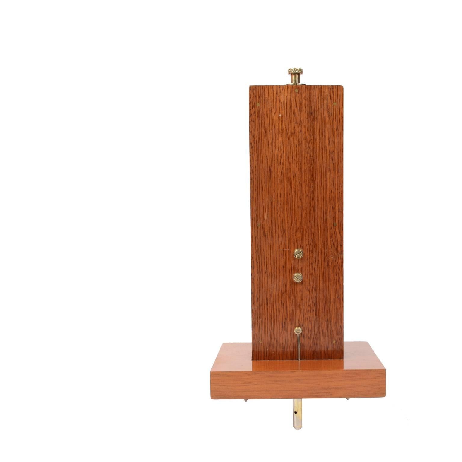 Milieu du XIXe siècle Instrument de mesure ancien de galvanomètre utilisé pour les câbles téléphoniques, datant d'environ 1850 en vente
