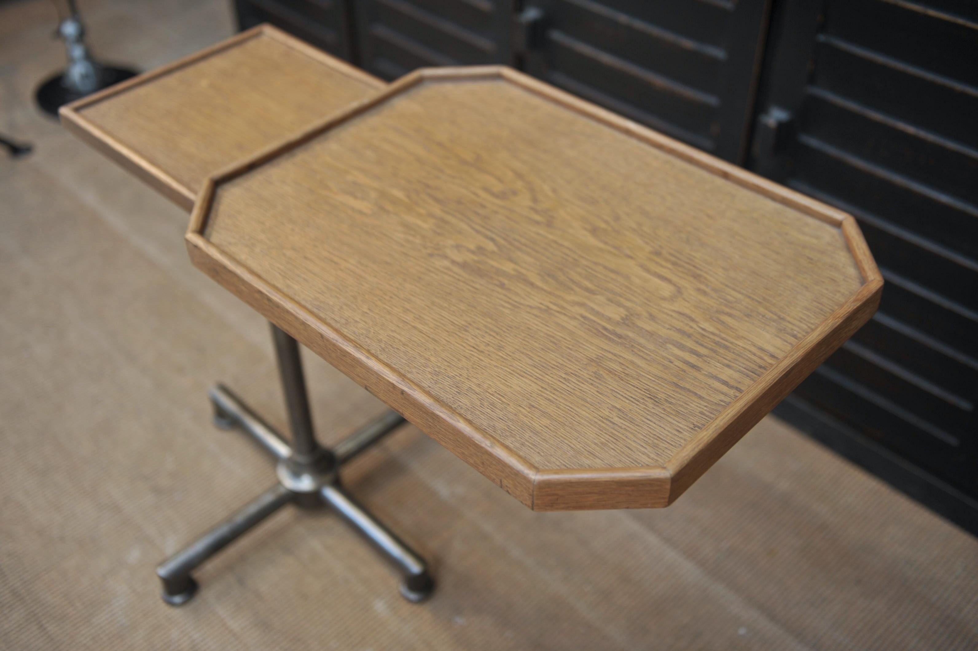 Oak and Iron Sofa or Bed Desk Table with Turning System on France circa 1930 In Good Condition For Sale In Roubaix, FR