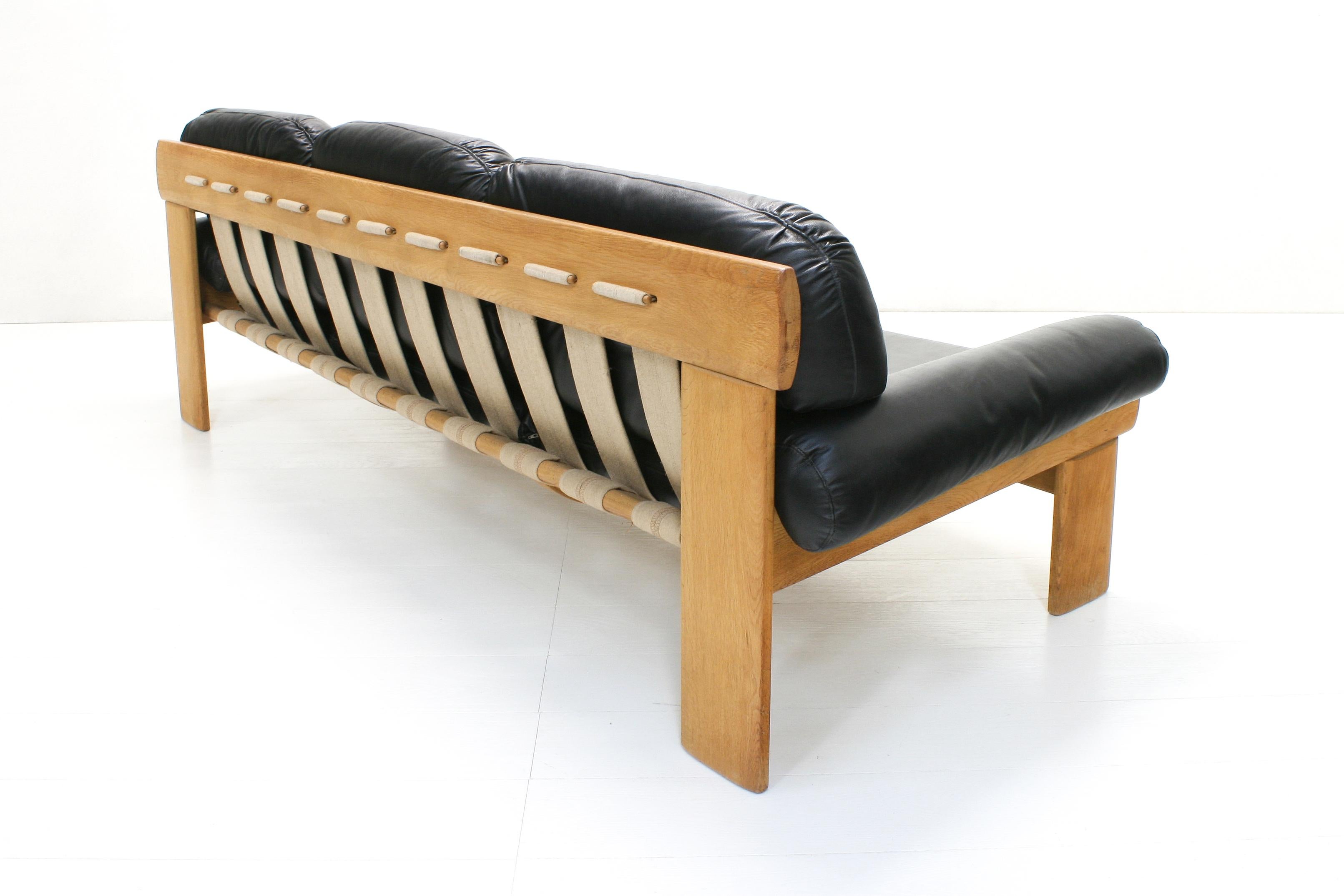 Afrika-Sessel und Sofa aus Eiche und Leder von Esko Pajamies für Asko Oy, 1970er Jahre im Angebot 1