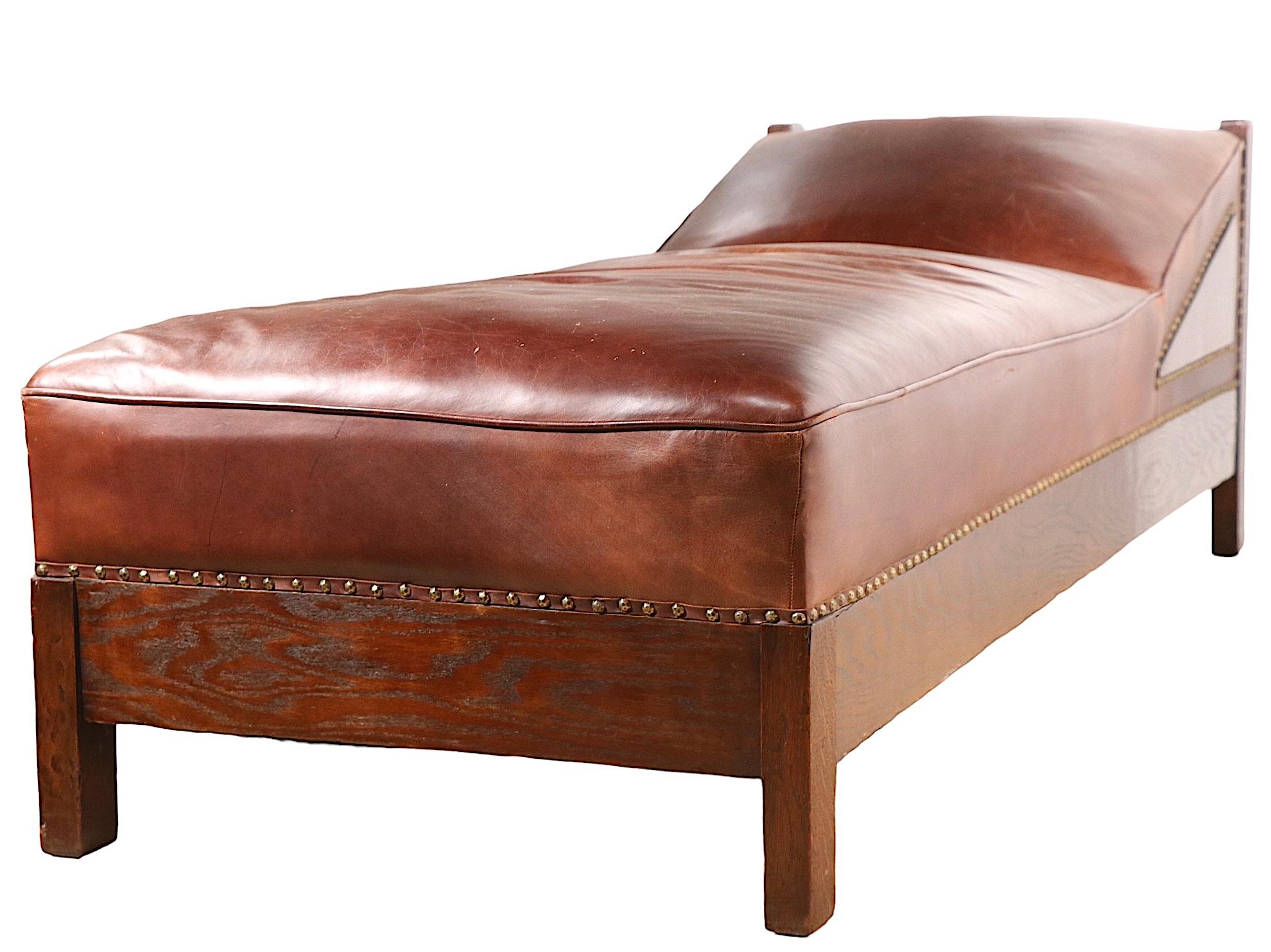 Oak and Leather Arts and Crafts Mission Daybed Chaise Lounge c. 1900 -1920's In Good Condition In New York, NY