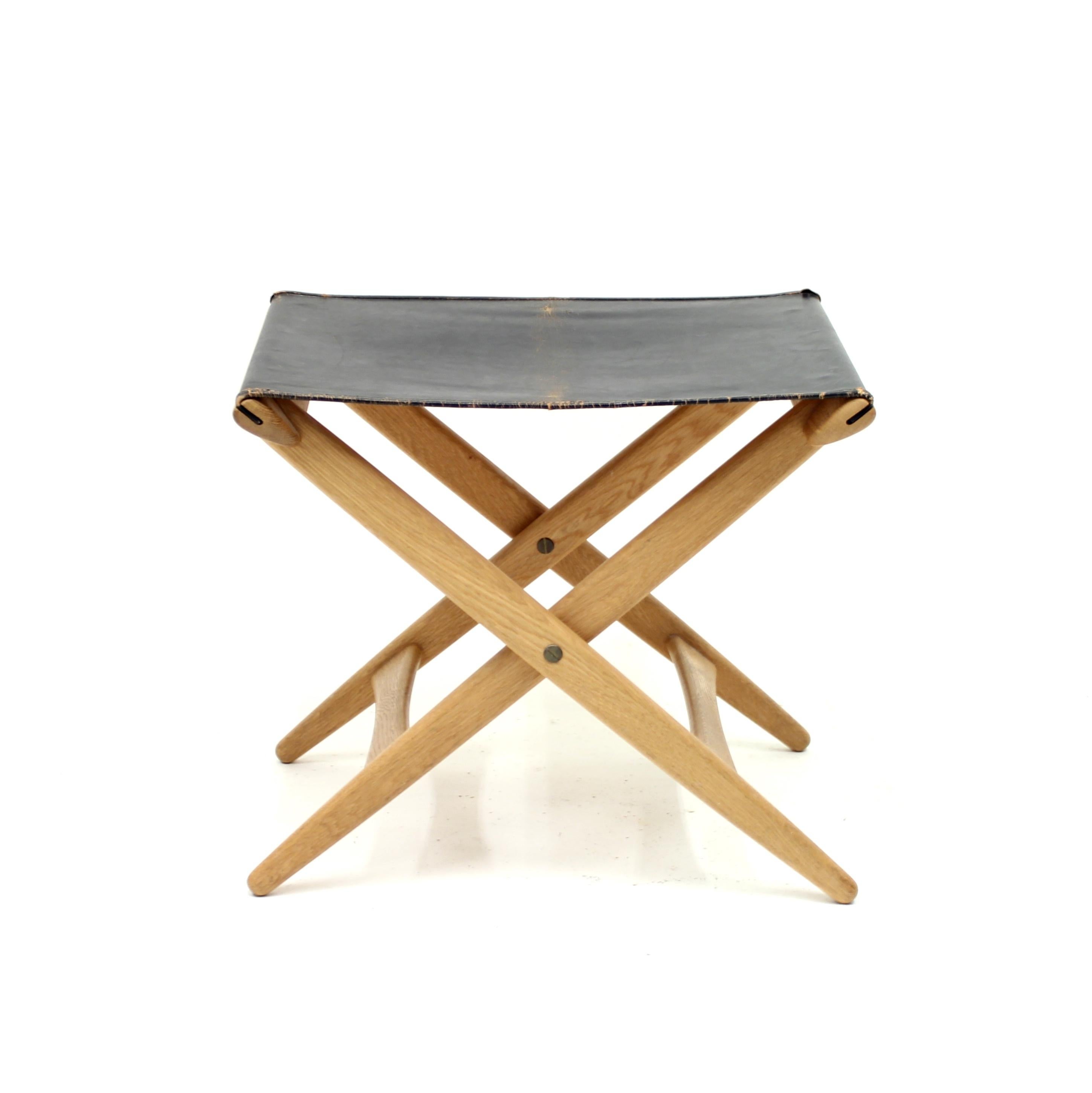 Oak and Leather Folding Stool by Östen Kristiansson for Luxus, 1960s In Good Condition In Uppsala, SE
