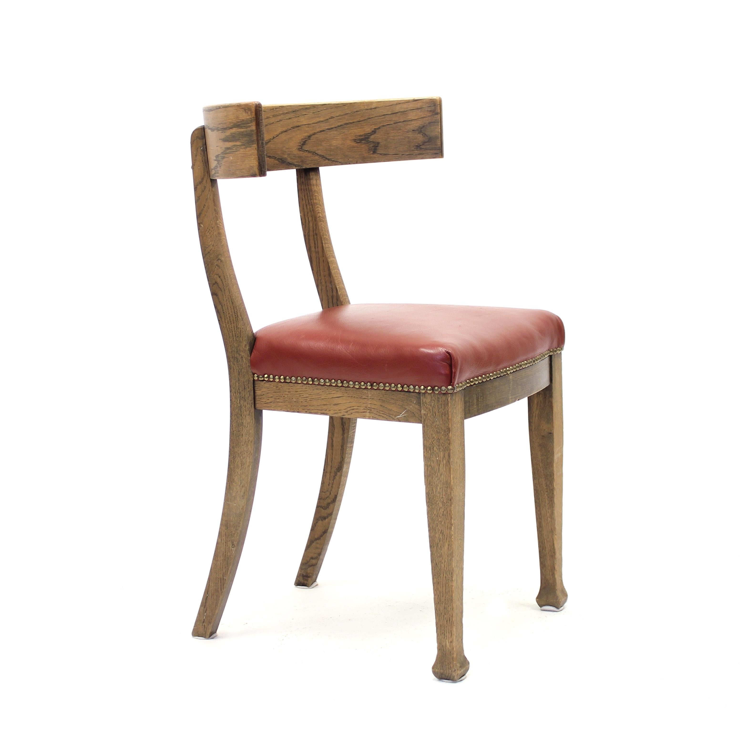 Oak and Leather Klismos Chair, Early 20th Century In Good Condition In Uppsala, SE