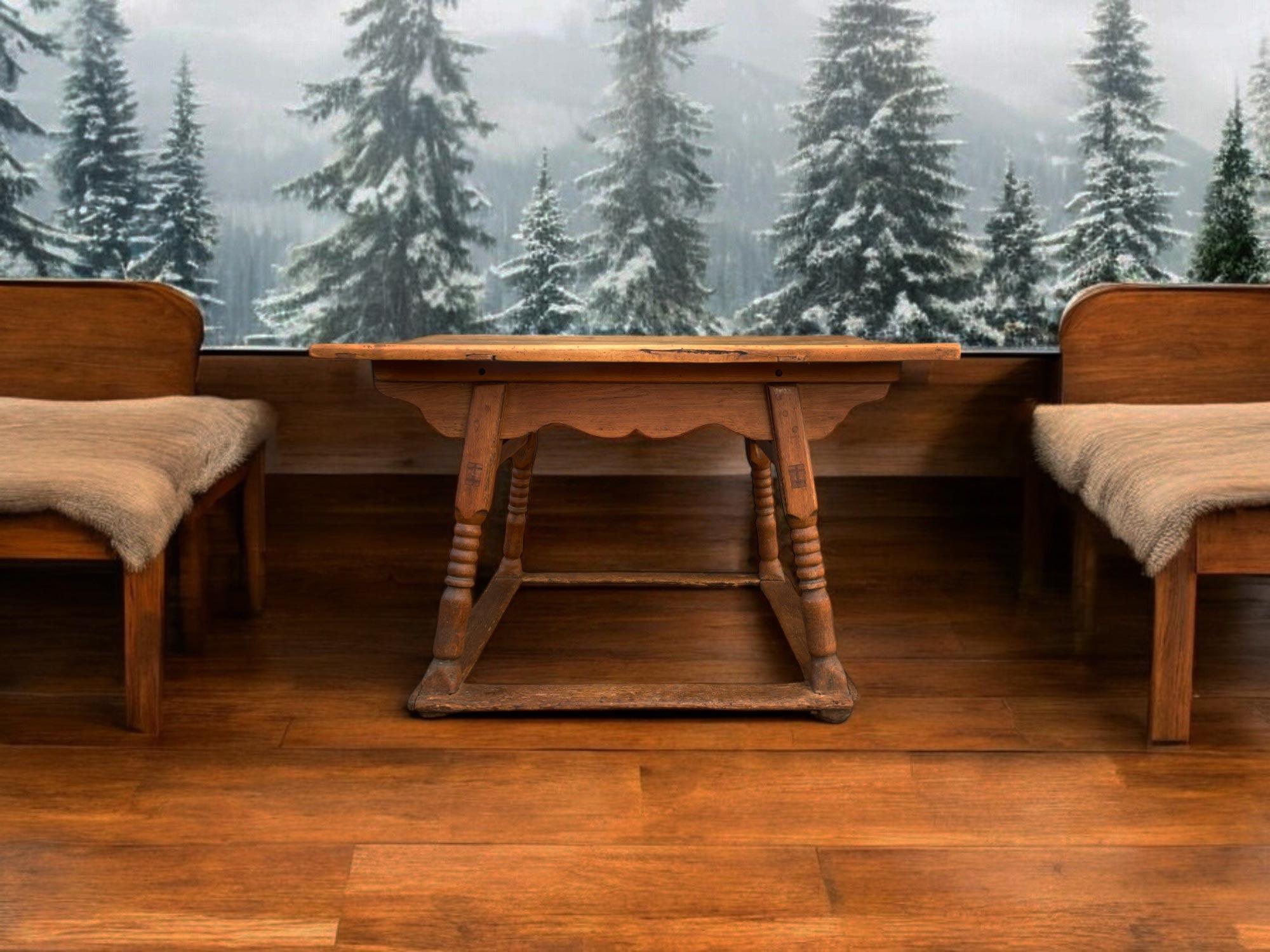 Oak and Maple Dining Table, late 18th century For Sale 5