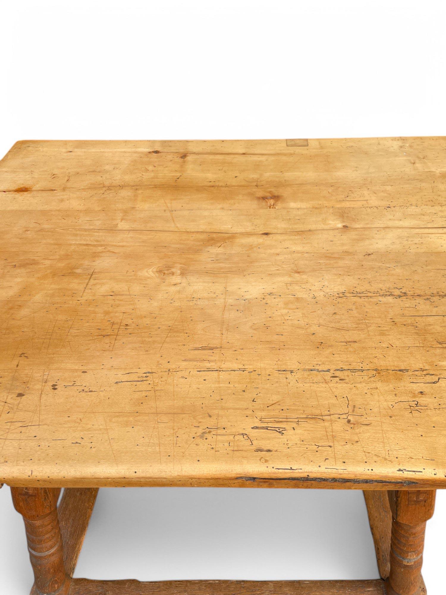 Oak and Maple Dining Table, late 18th century For Sale 6