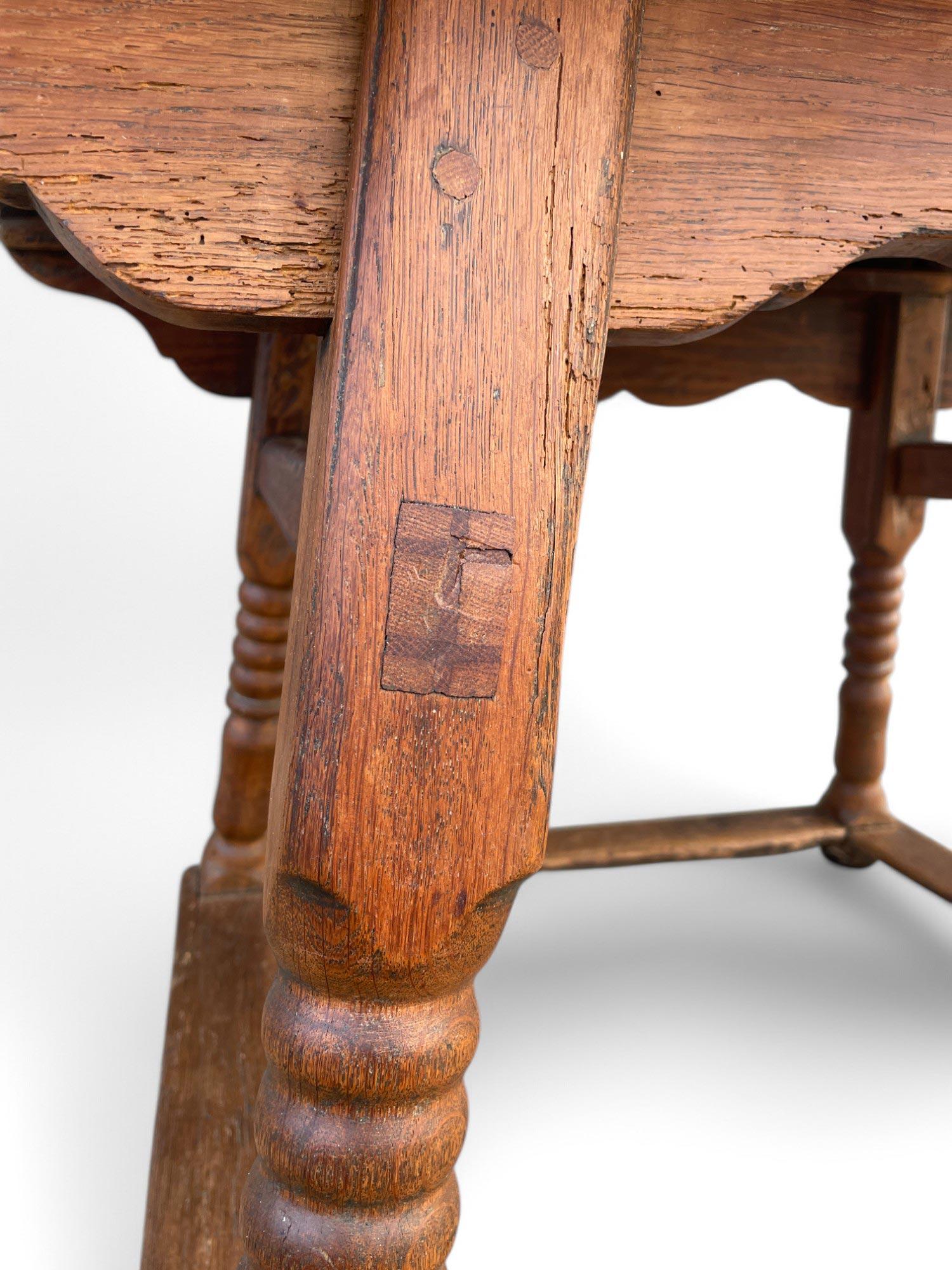 Oak and Maple Dining Table, late 18th century For Sale 7