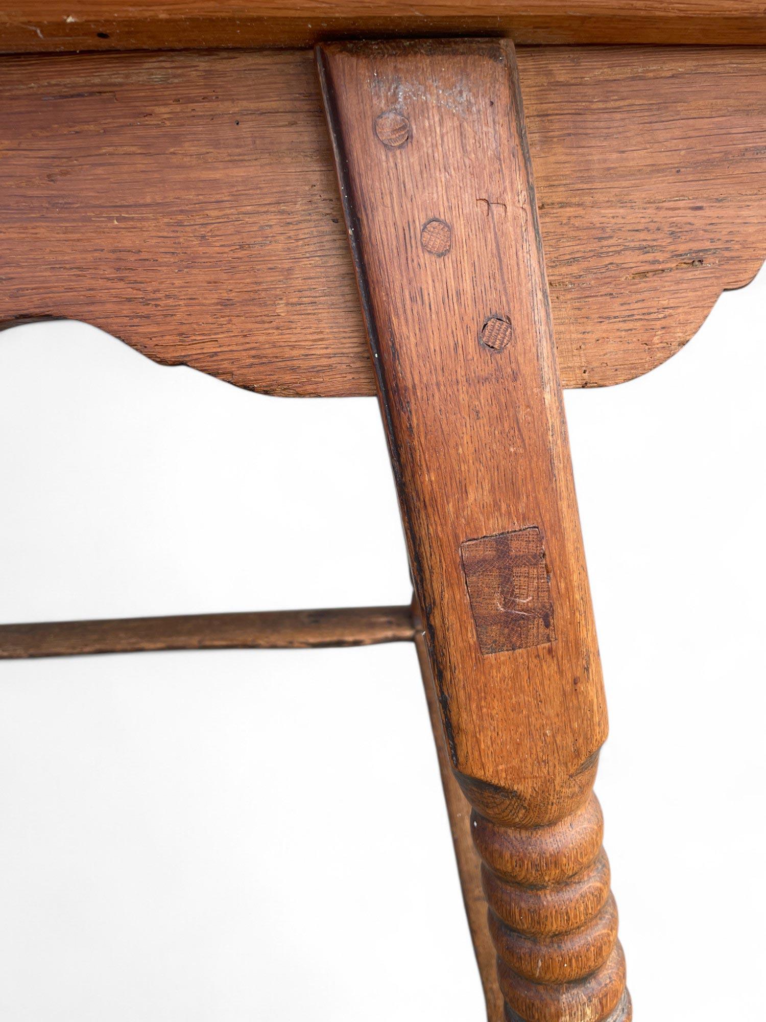 Oak and Maple Dining Table, late 18th century For Sale 9