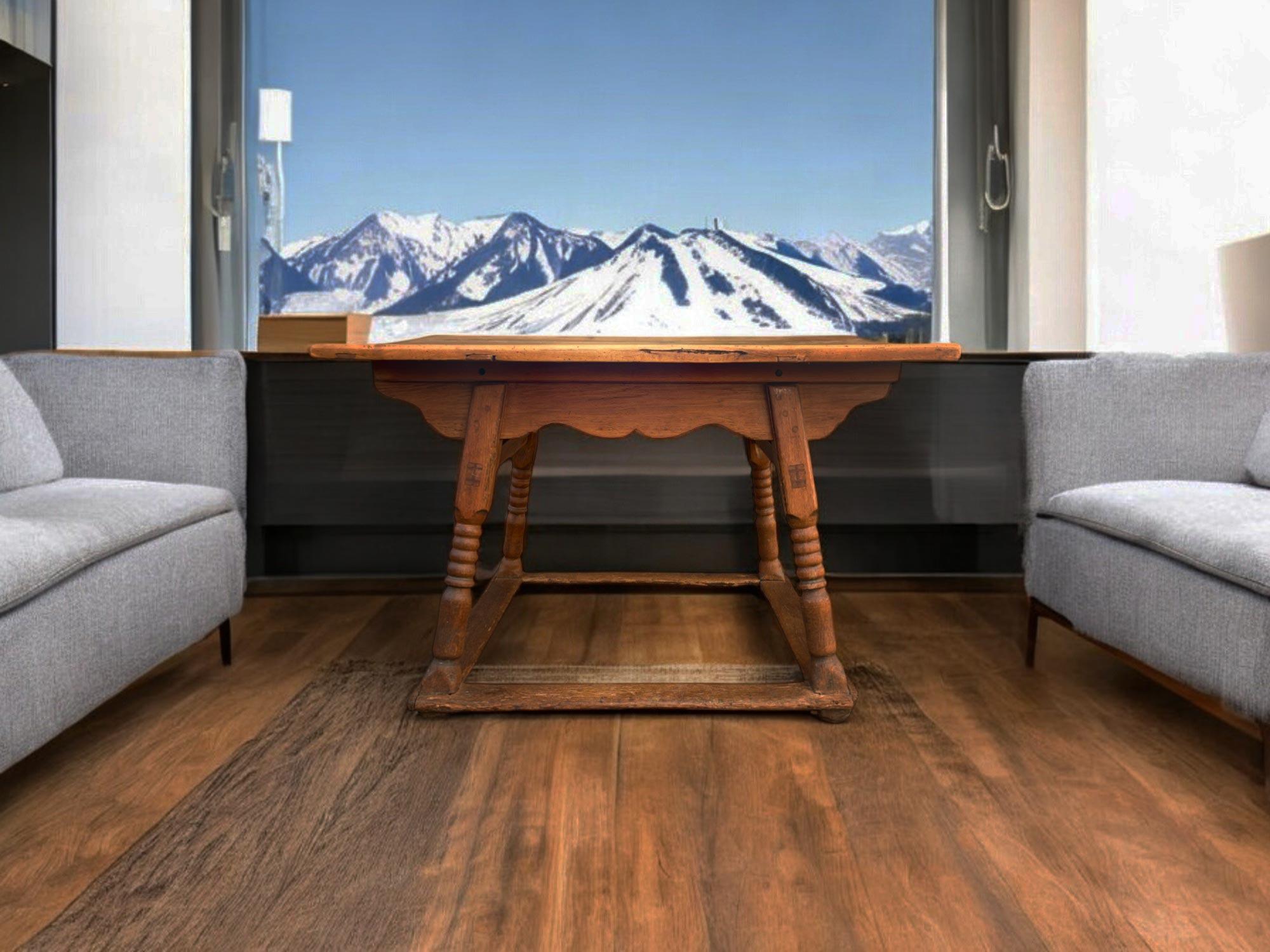 Oak and Maple Dining Table, late 18th century For Sale 11