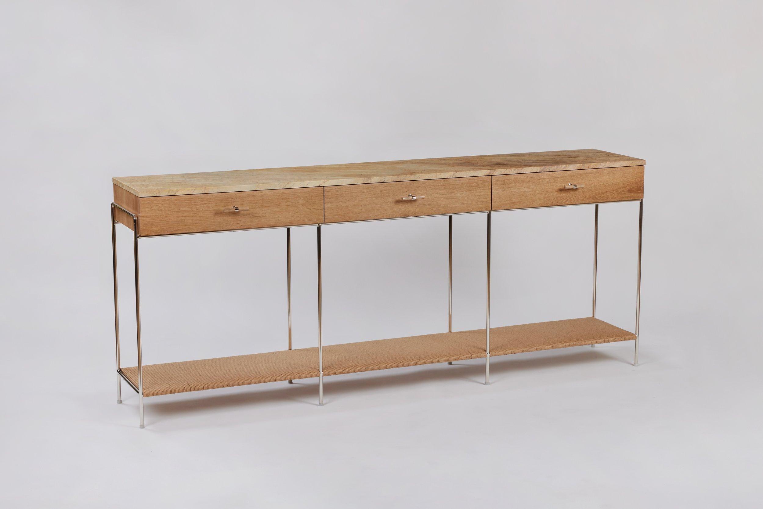 Moderno Console in Oak e marmo con ripiano in giunco - nichelato lucido in vendita