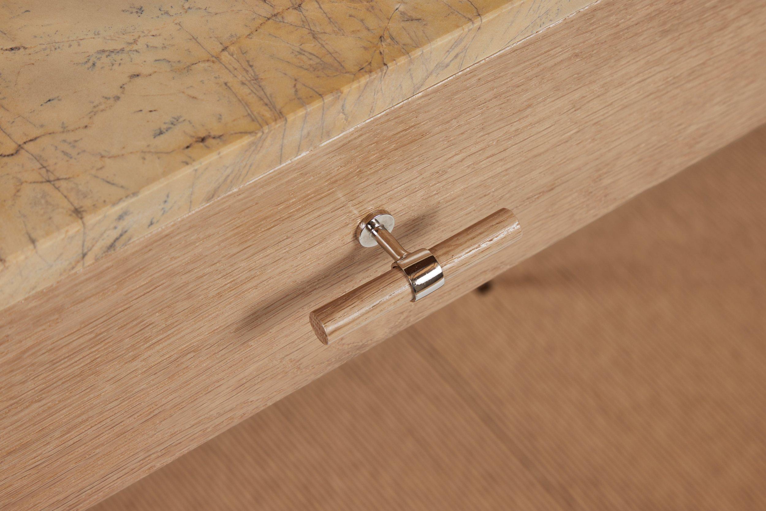 Falegnameria Console in Oak e marmo con ripiano in giunco - nichelato lucido in vendita