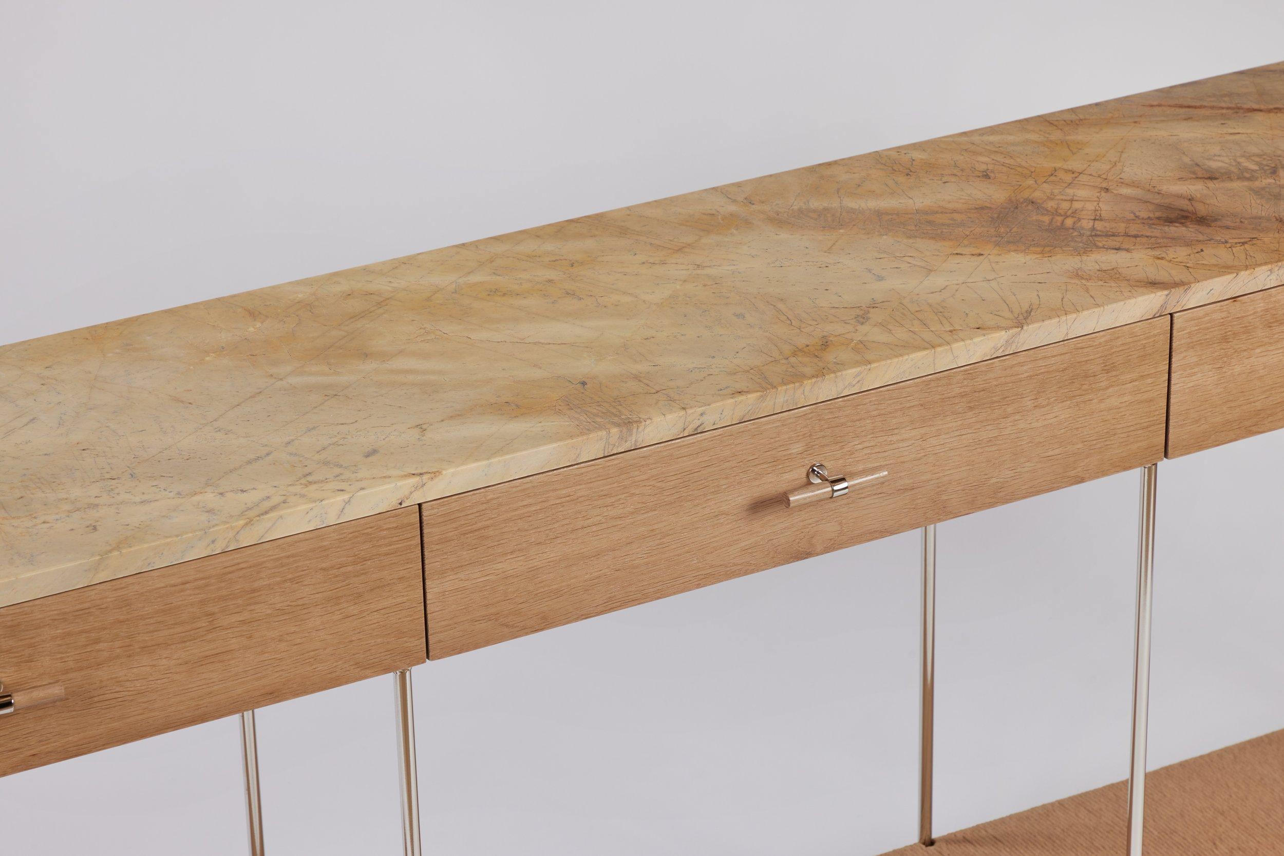 XXI secolo e contemporaneo Console in Oak e marmo con ripiano in giunco - nichelato lucido in vendita
